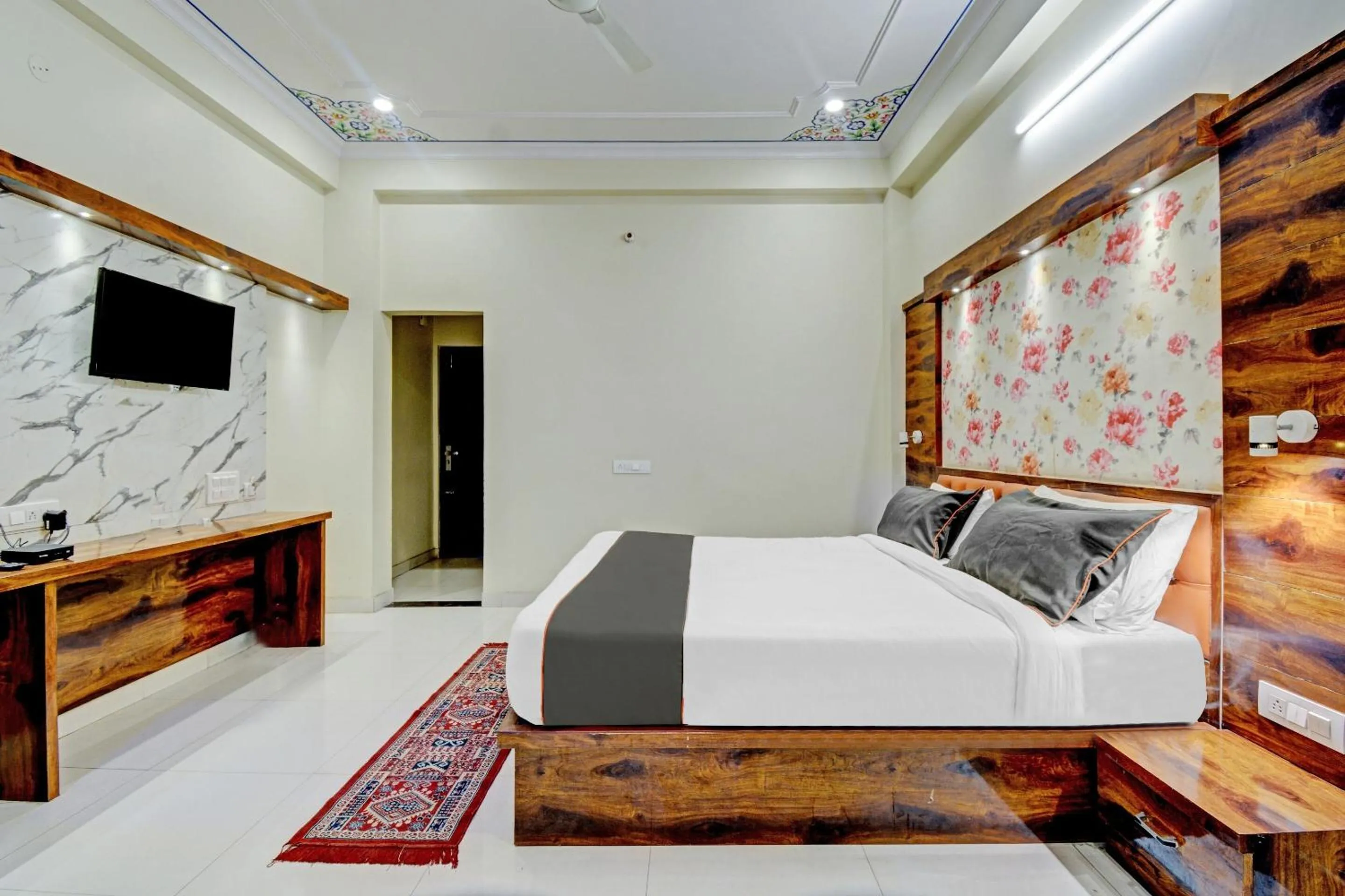 Bedroom, Bed in Super Collection O Tejesvi