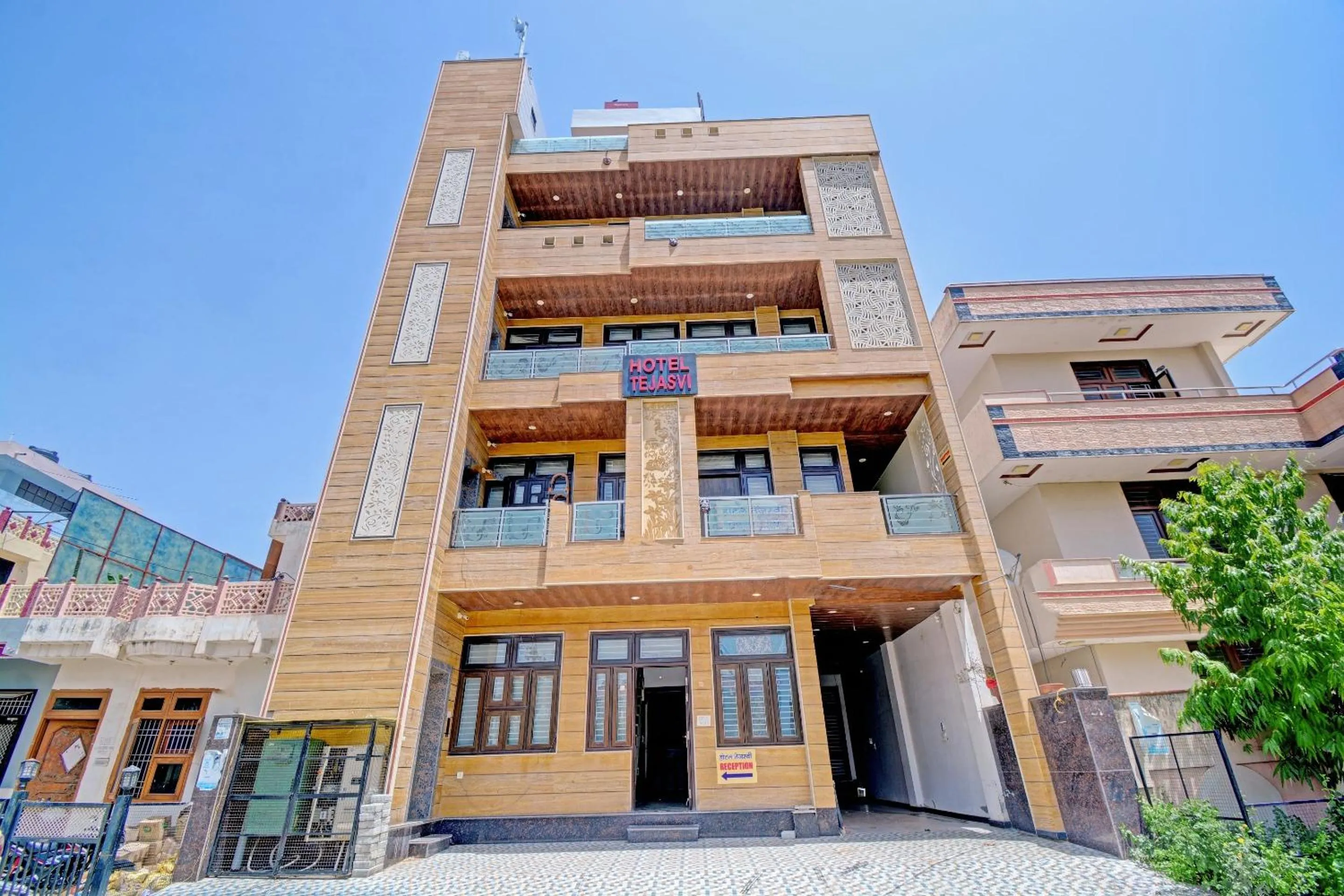 Facade/entrance in Super Collection O Tejesvi