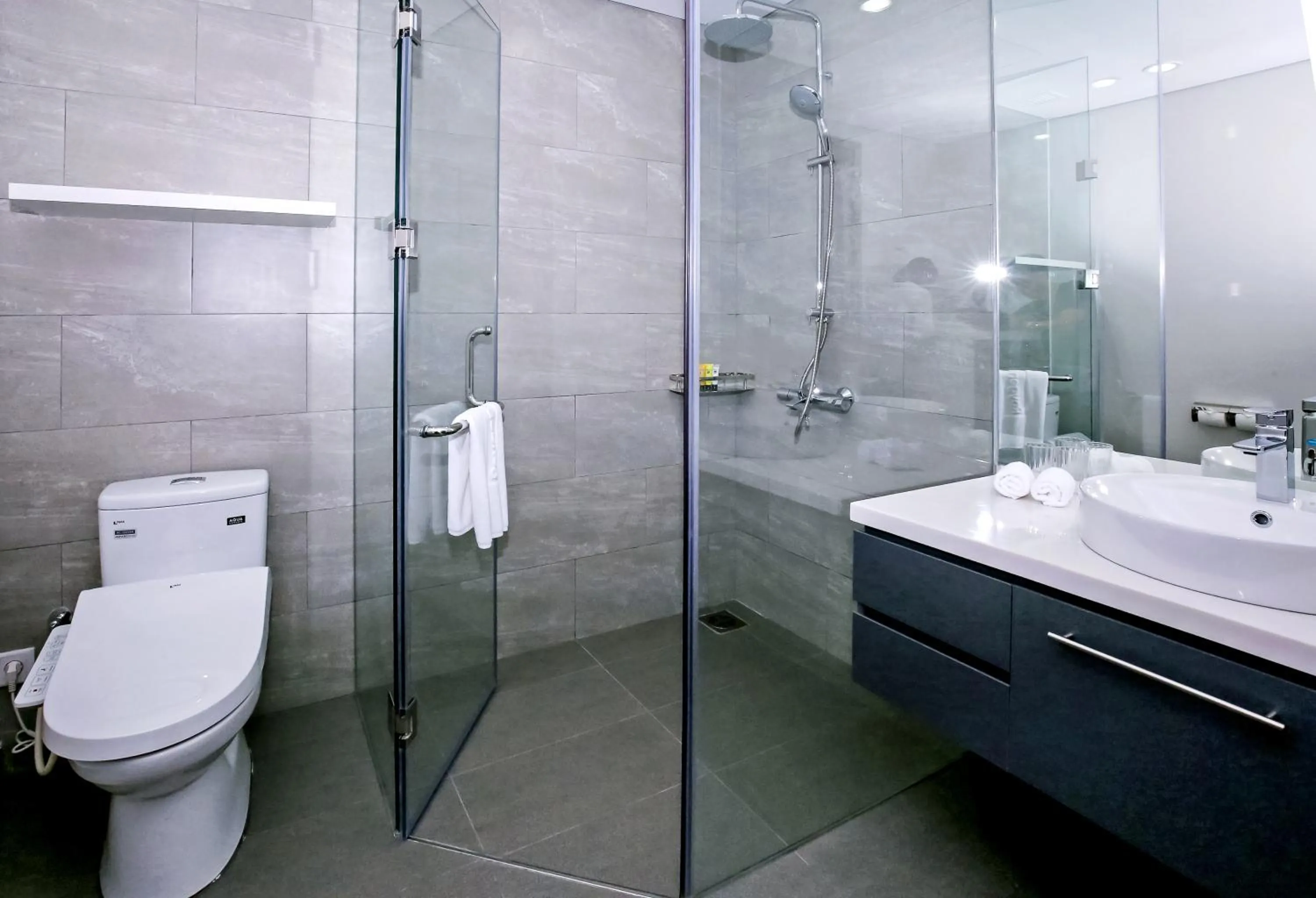 Shower in Roygent Parks Hai Phong