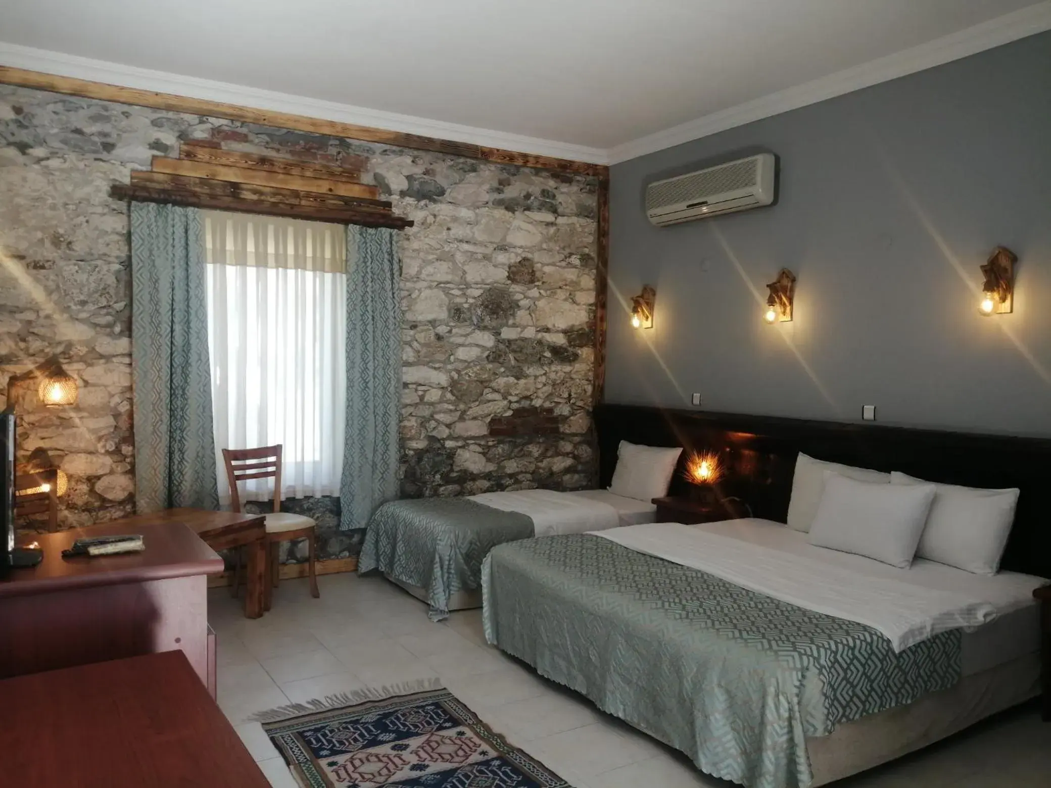 Standard Triple Room in Bacahan Hotel Standard Triple Room in Bacahan Hotel