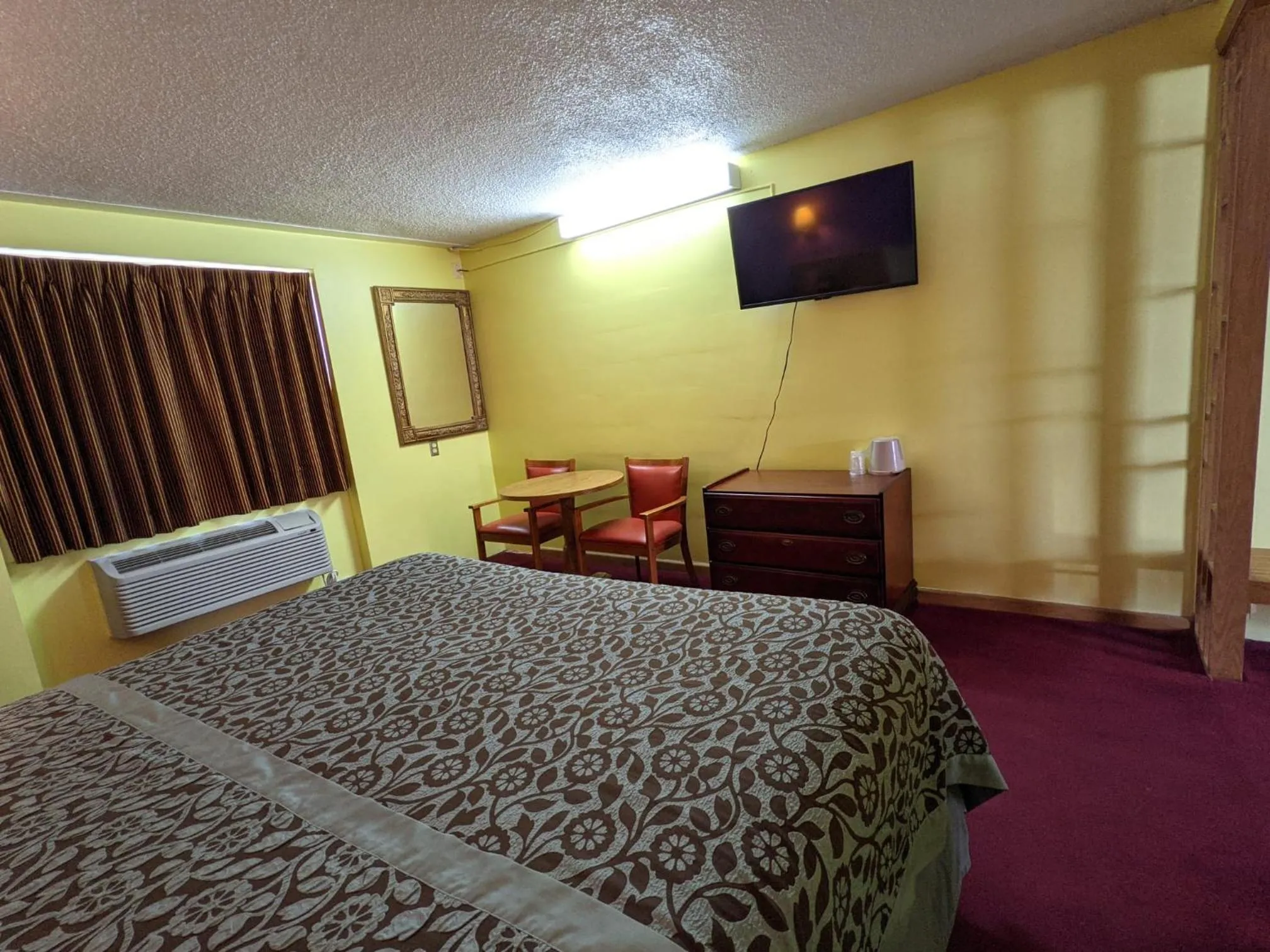 Bed in Great Plains Budget Inn