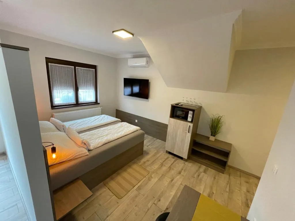 Photo of the whole room, Bed in Kukorica Csárda Apartman