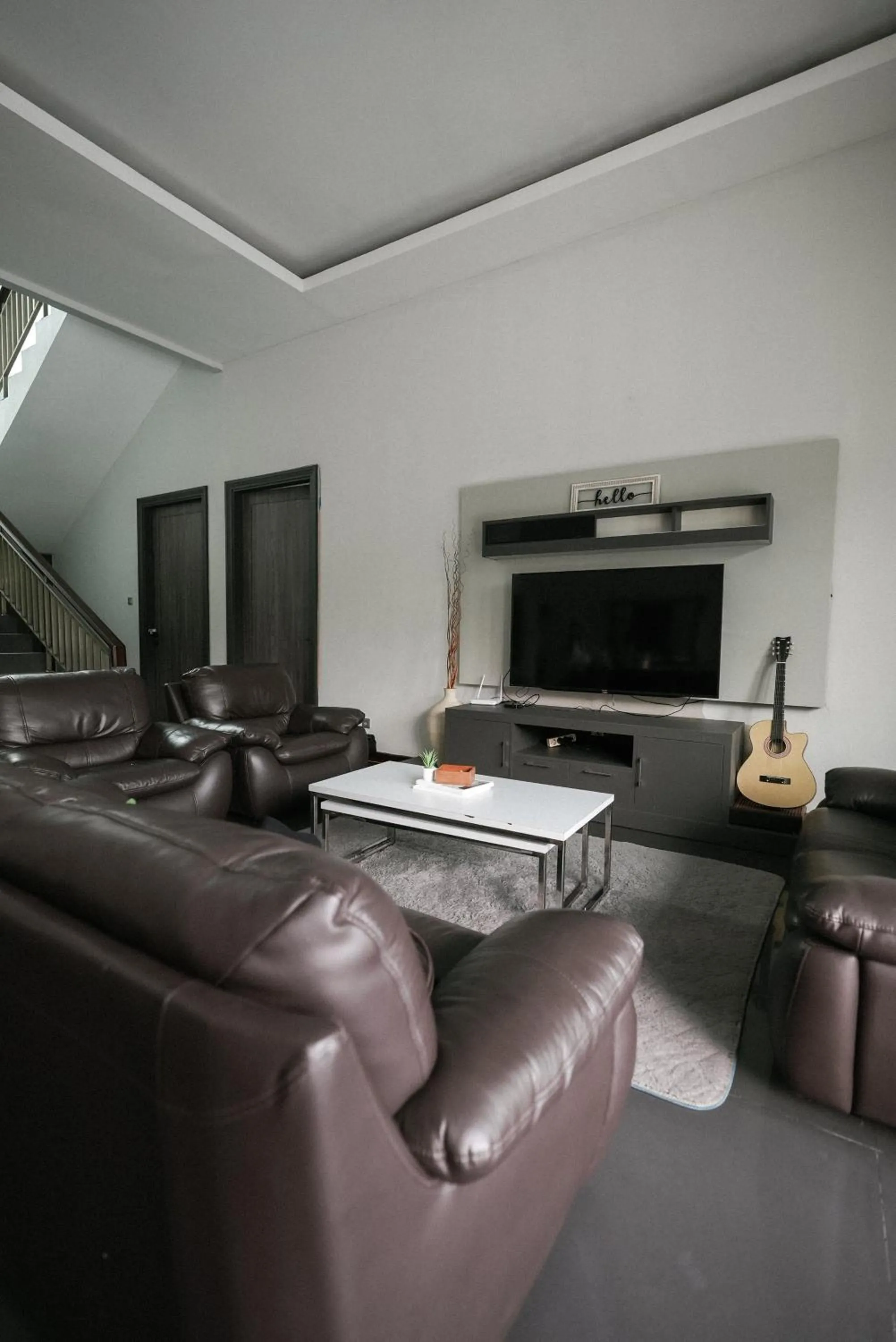 Communal lounge/ TV room in Tropical Bliss Villa by The Feelas