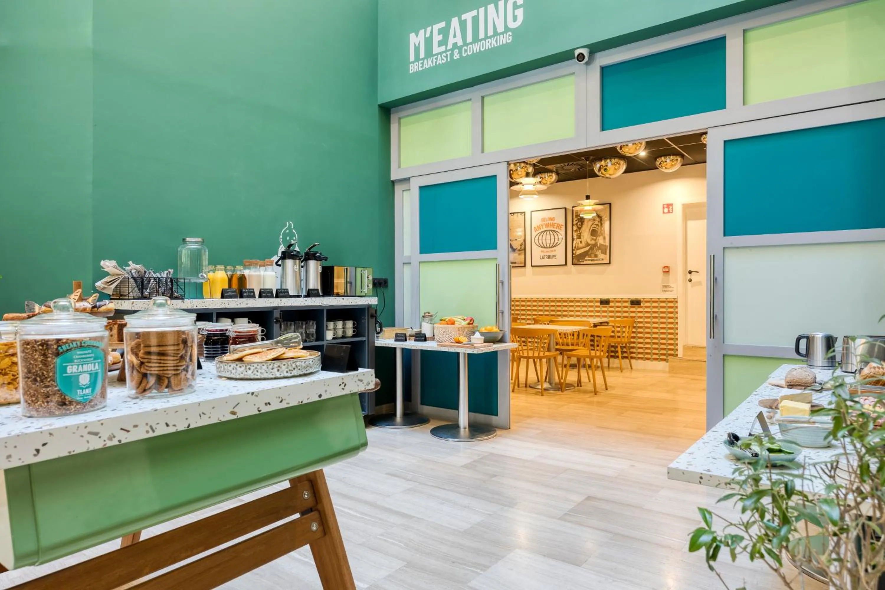 Coffee/tea facilities in LATROUPE Grand Place