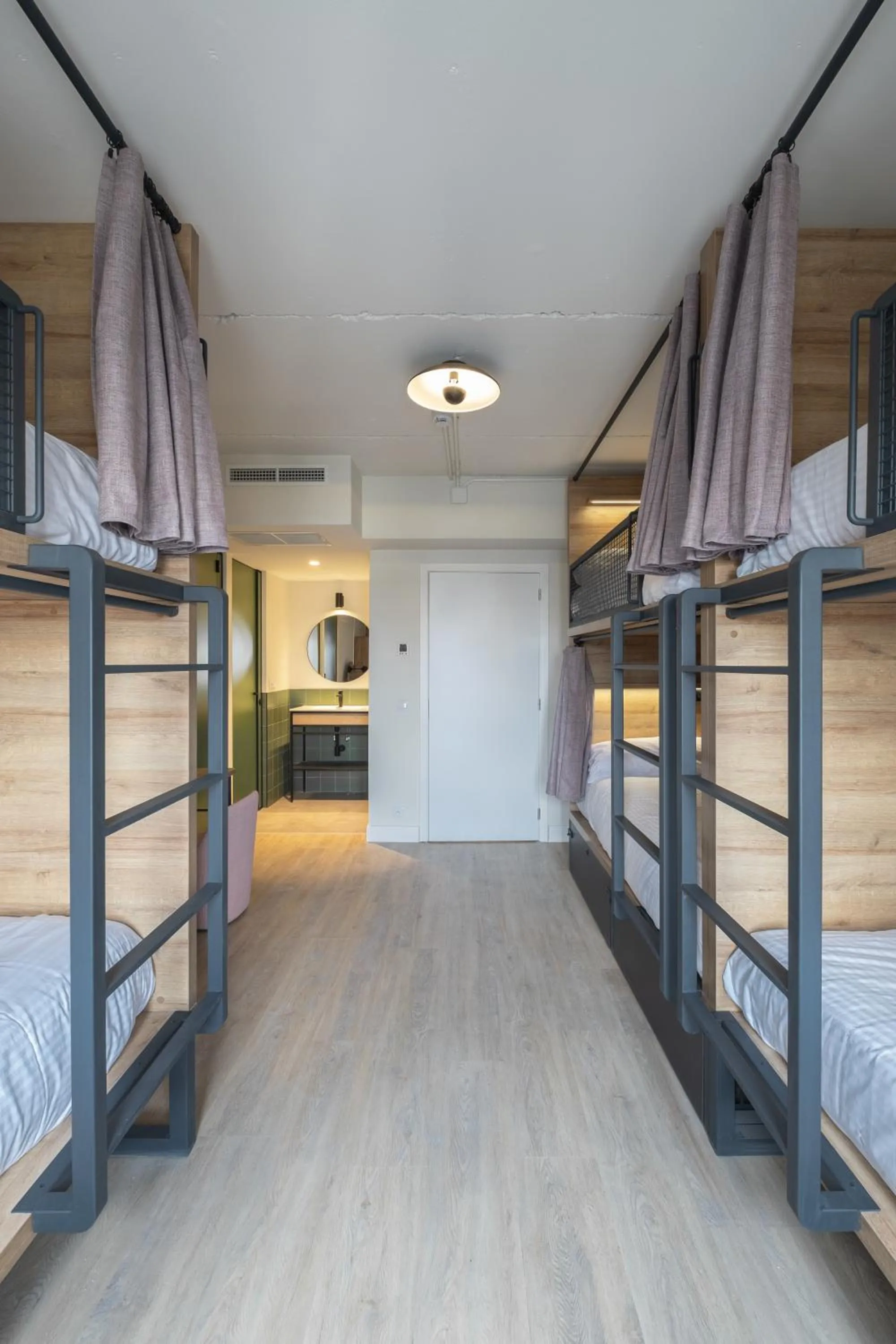 bunk bed, Bed in LATROUPE Grand Place