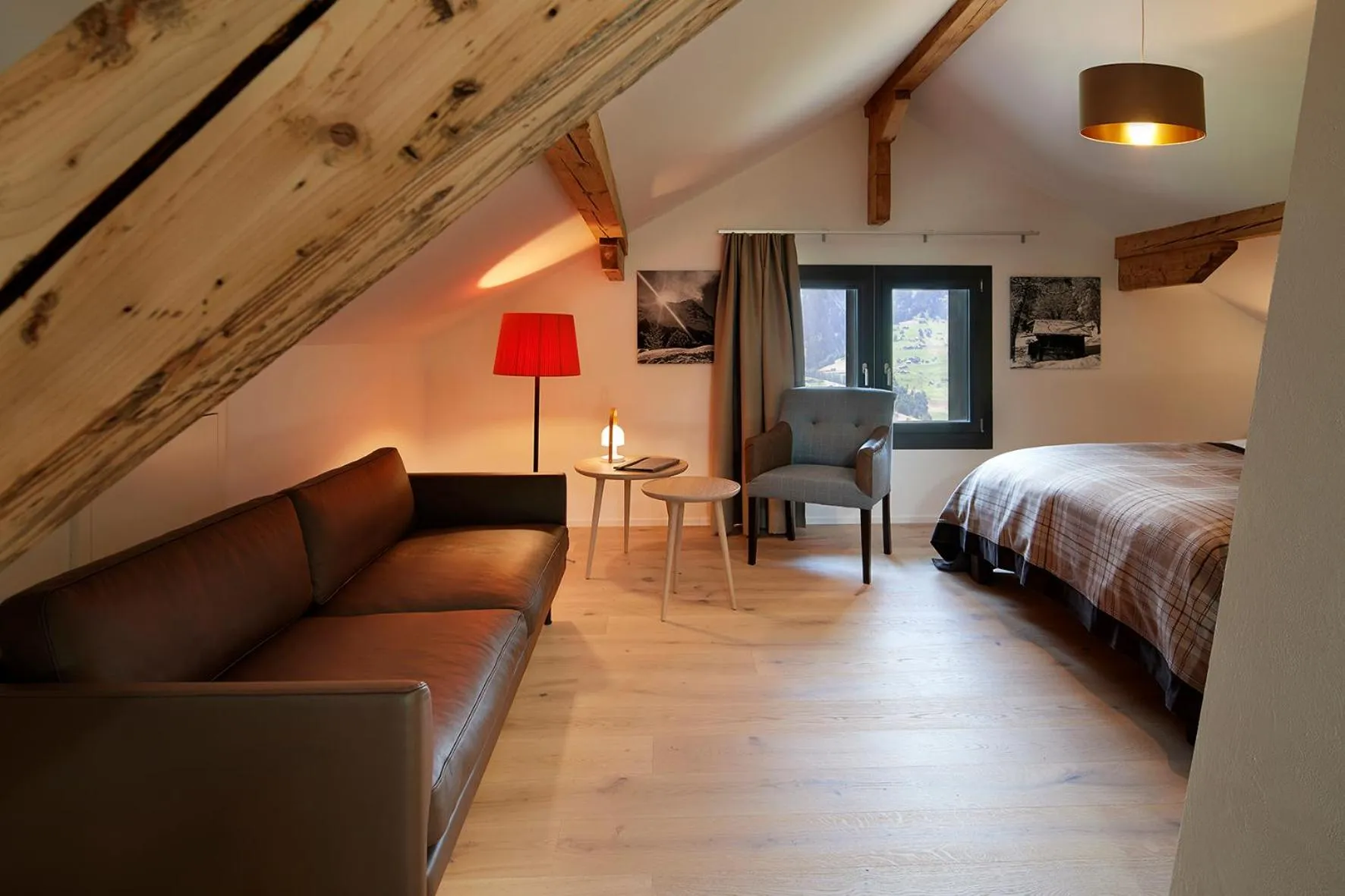 Living room, Bed in Eiger View Alpine Lodge
