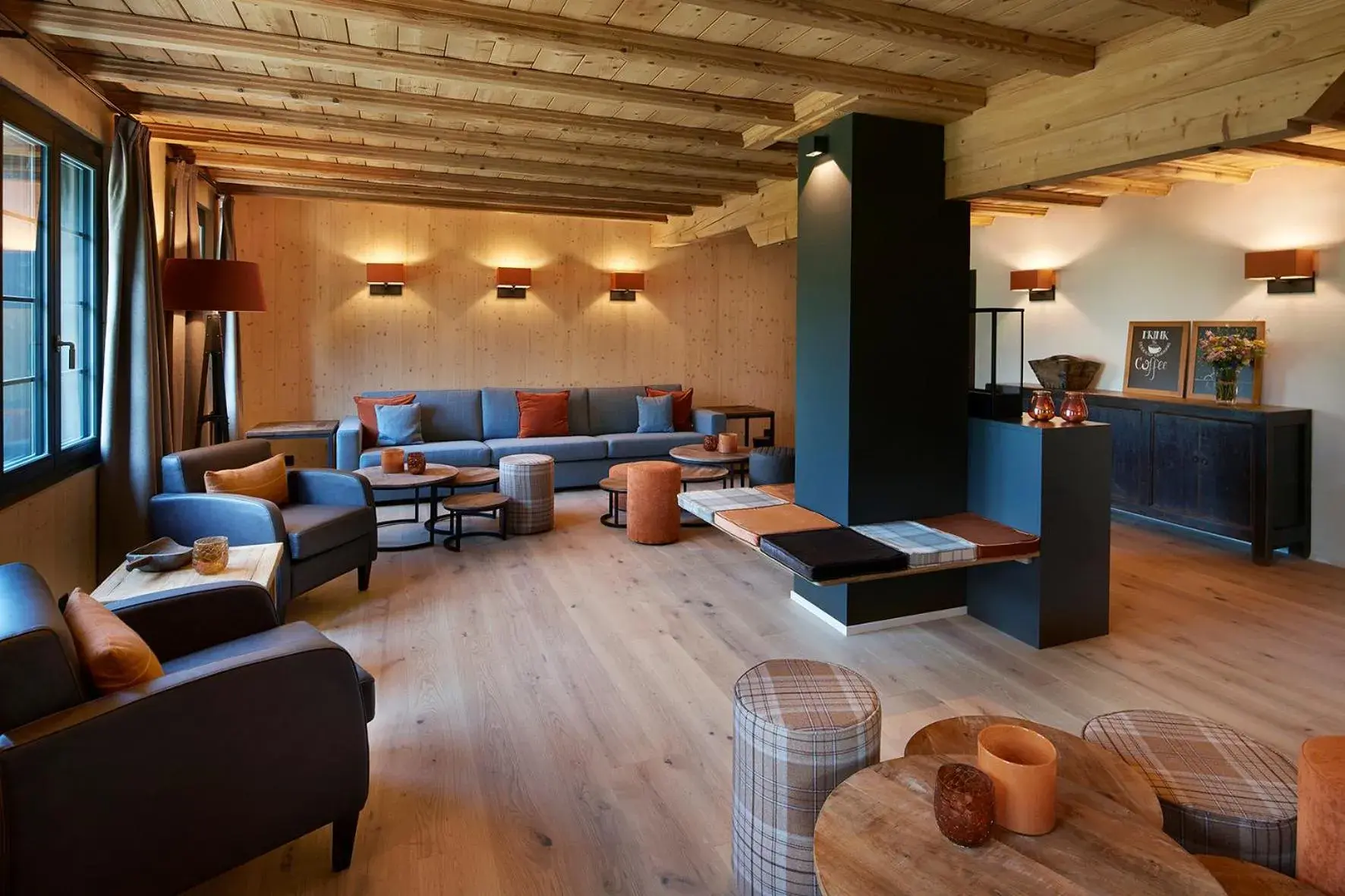 Living room in Eiger View Alpine Lodge Living room in Eiger View Alpine Lodge