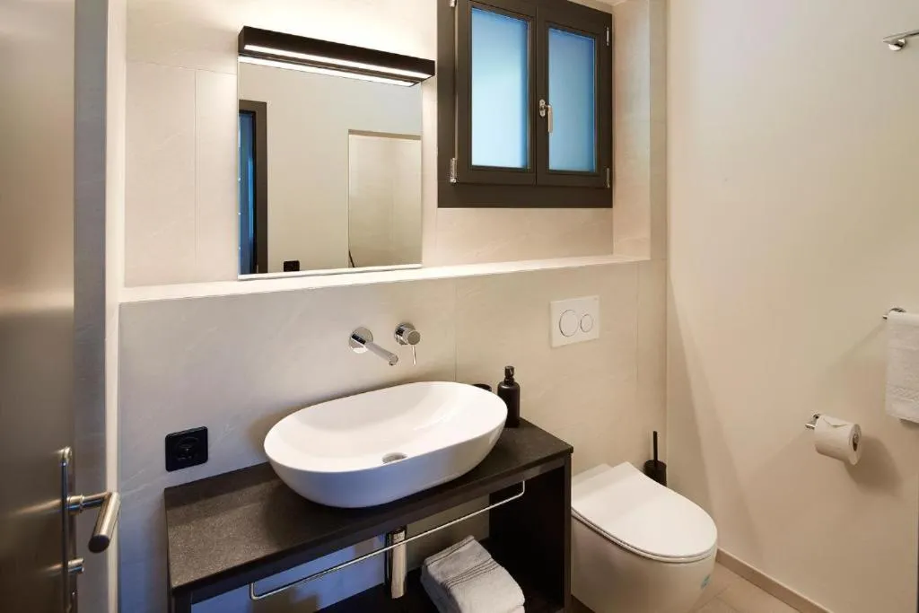 Shower in Eiger View Alpine Lodge