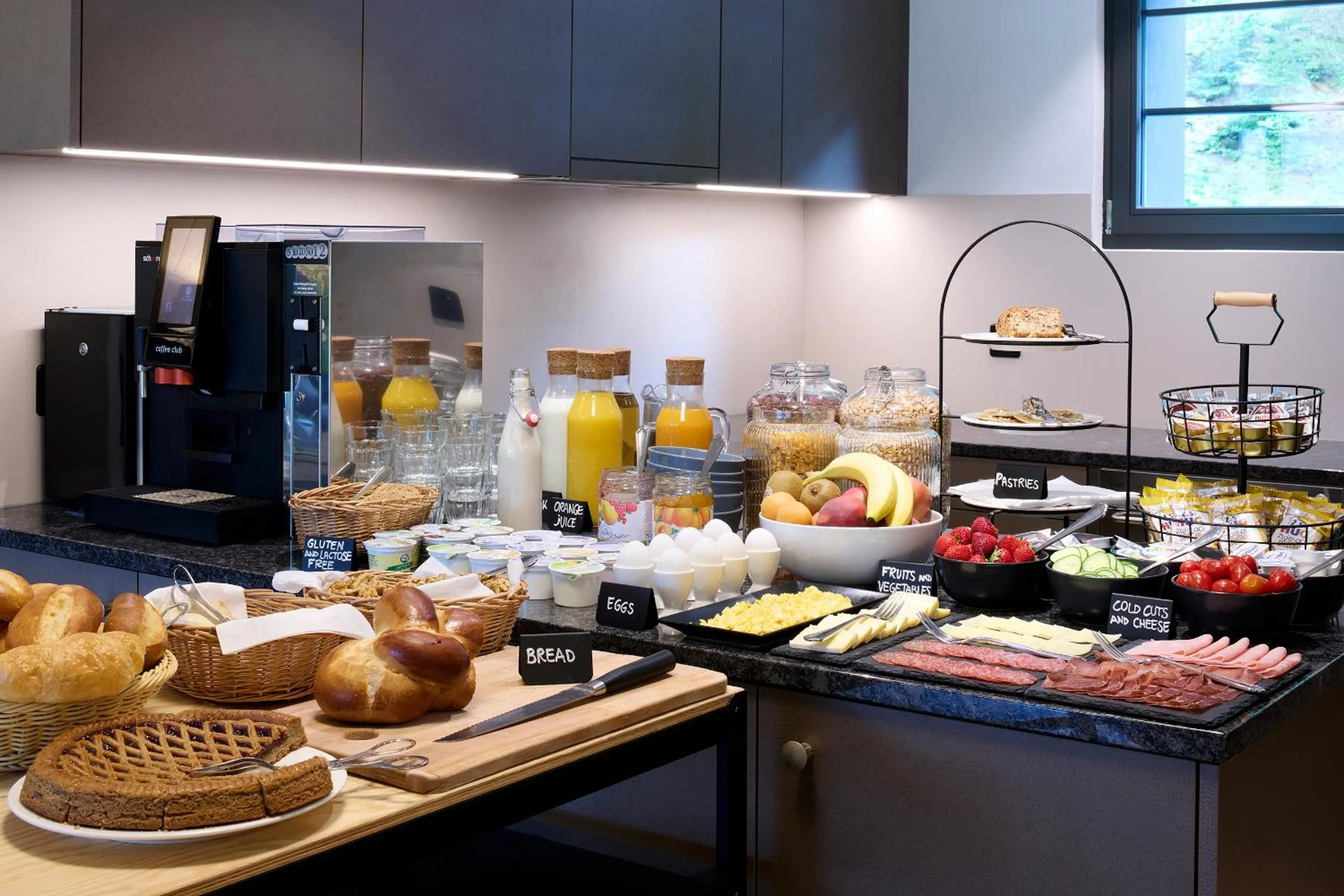 Breakfast in Eiger View Alpine Lodge