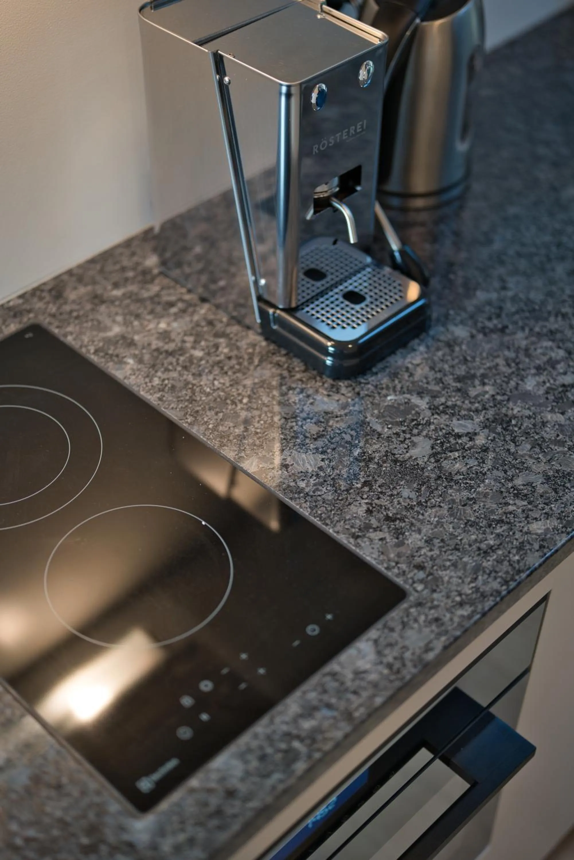 Kitchen or kitchenette in Eiger View Alpine Lodge