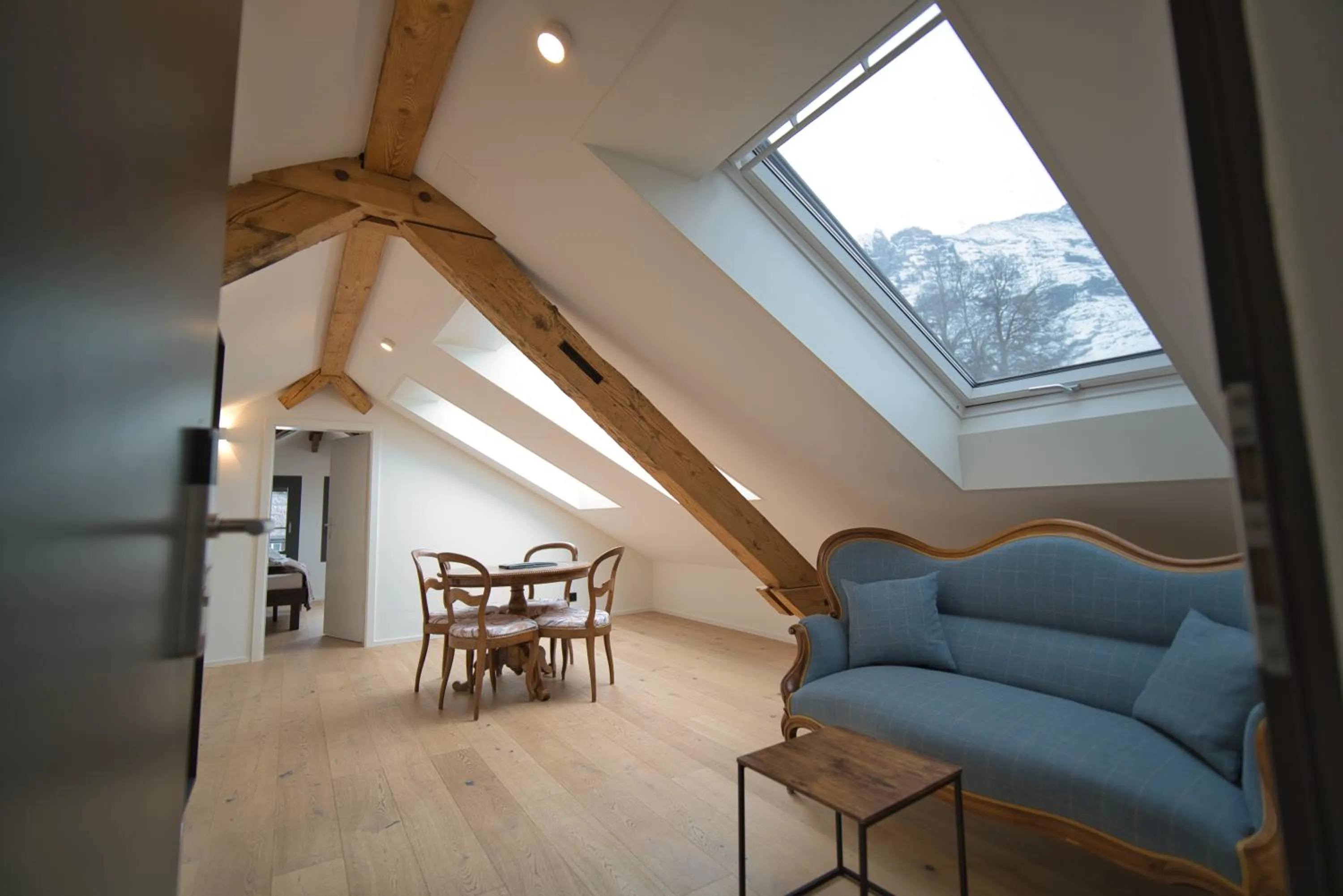 Living room in Eiger View Alpine Lodge