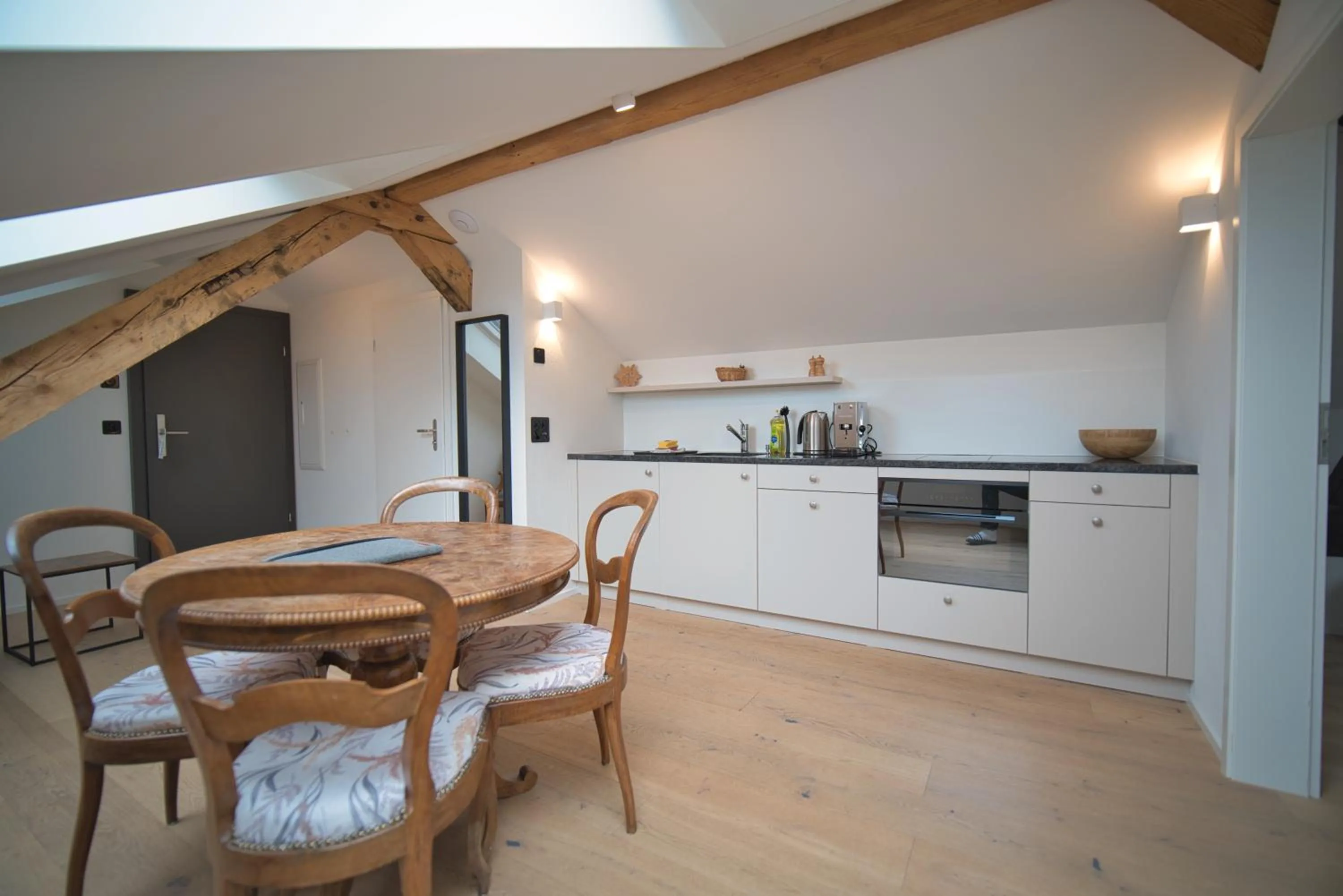 Kitchen or kitchenette in Eiger View Alpine Lodge