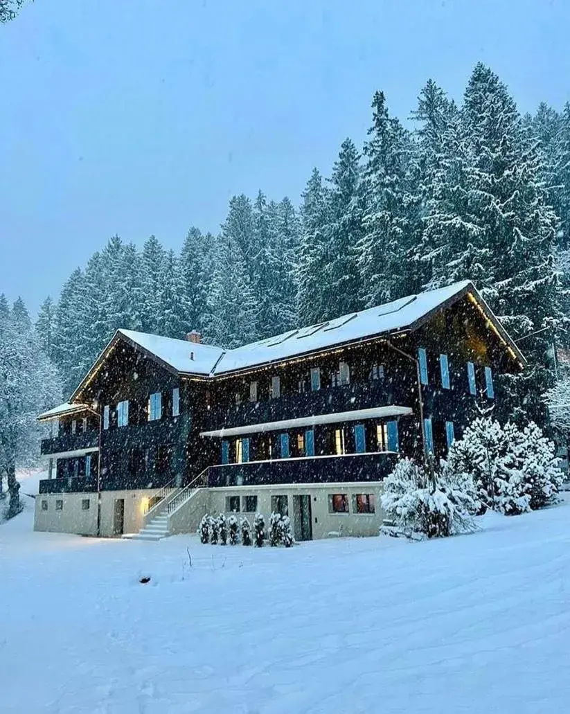 Property building in Eiger View Alpine Lodge Property building in Eiger View Alpine Lodge