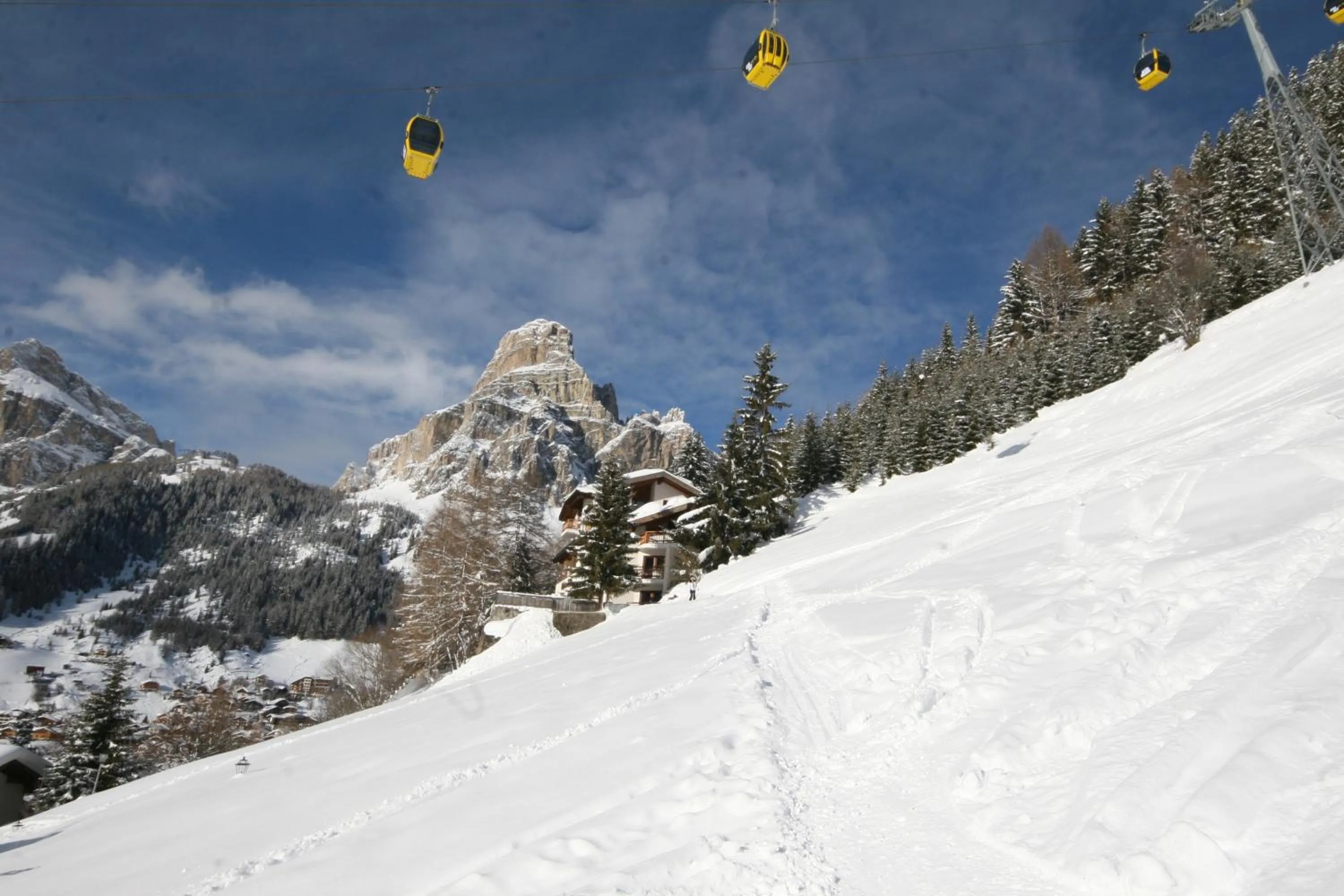 Facade/entrance in Residence Belavista
