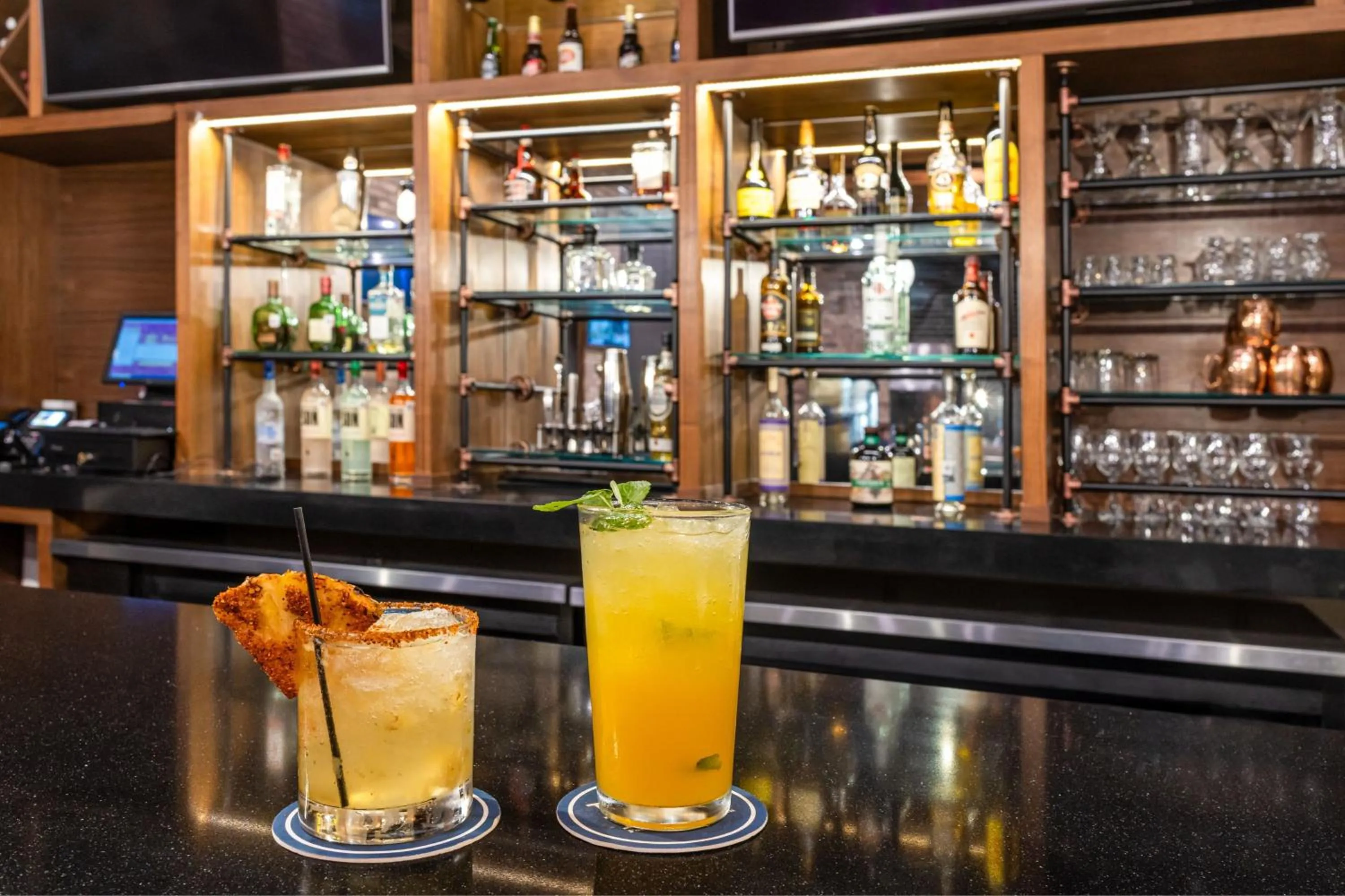 Lounge or bar in Four Points by Sheraton Monterrey Airport