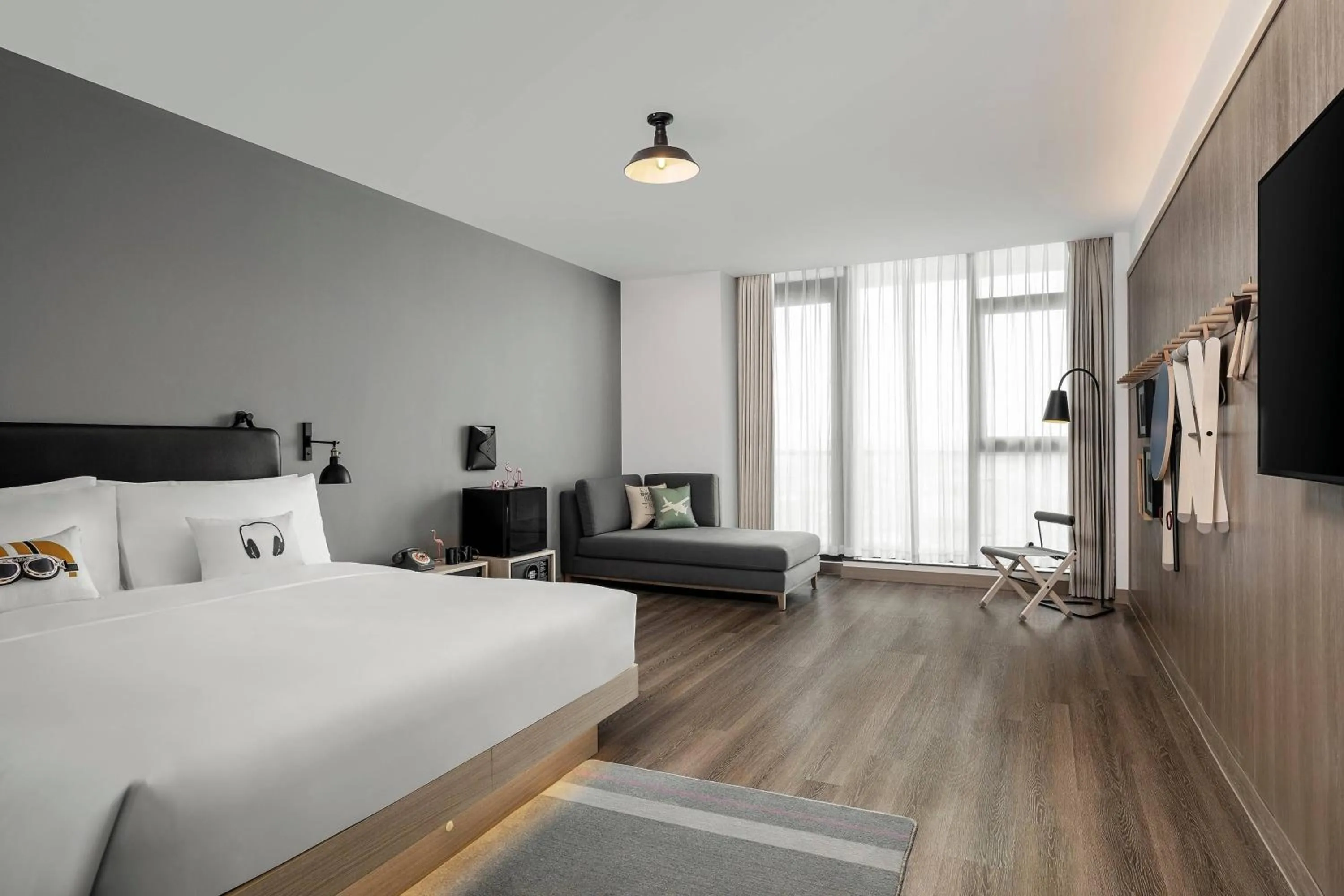 Photo of the whole room, Bed in Moxy Shanghai Hongqiao NECC