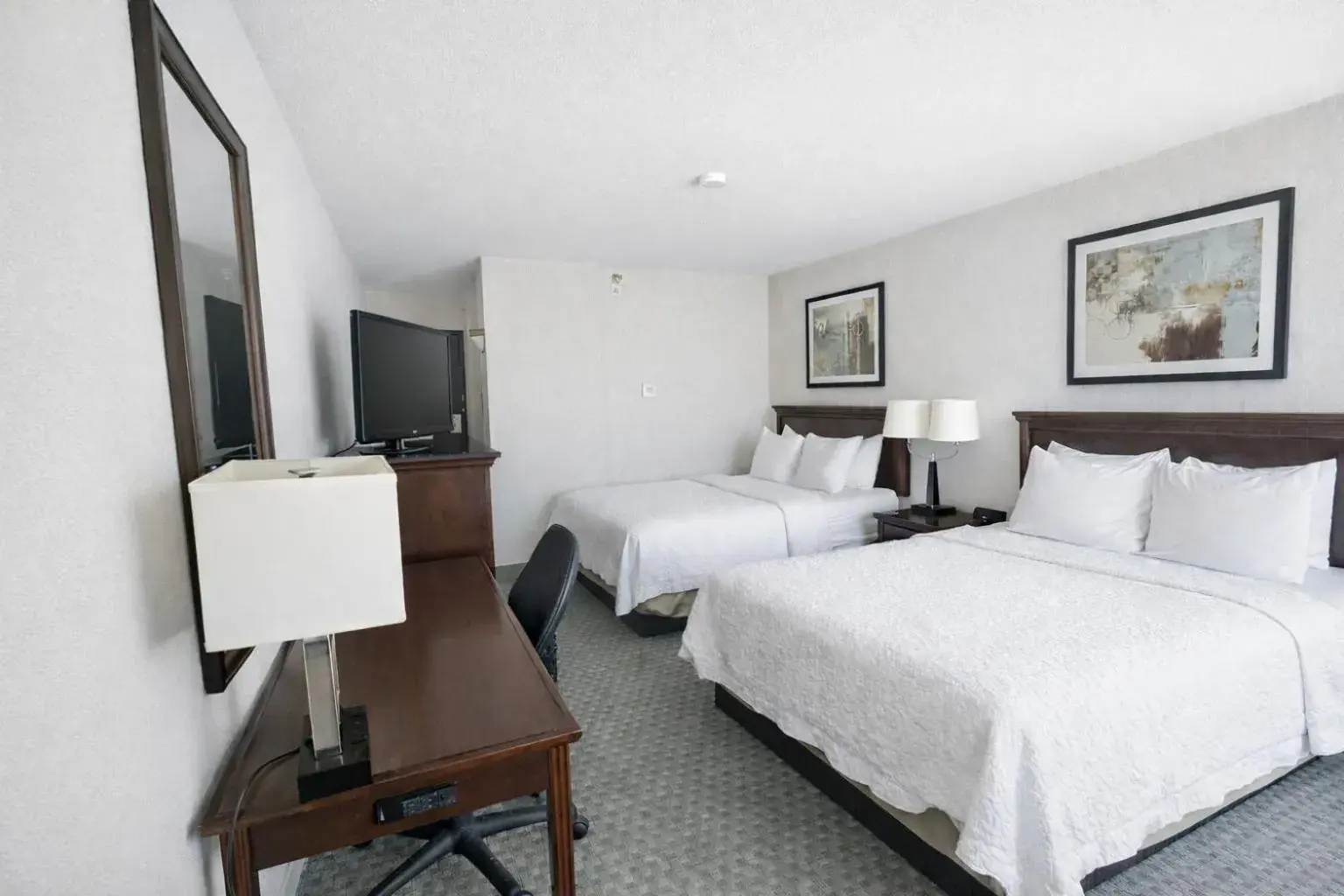 Bedroom, Bed in Hotel Lotus Kansas City Stadium Bedroom, Bed in Hotel Lotus Kansas City Stadium