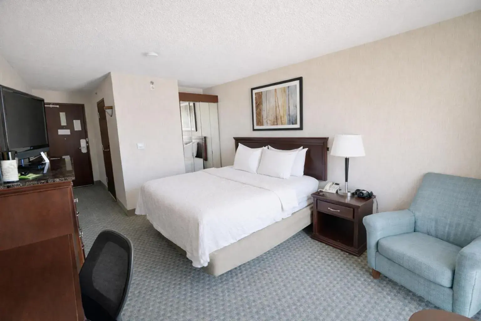 Bedroom, Bed in Hotel Lotus Kansas City Stadium Bedroom, Bed in Hotel Lotus Kansas City Stadium