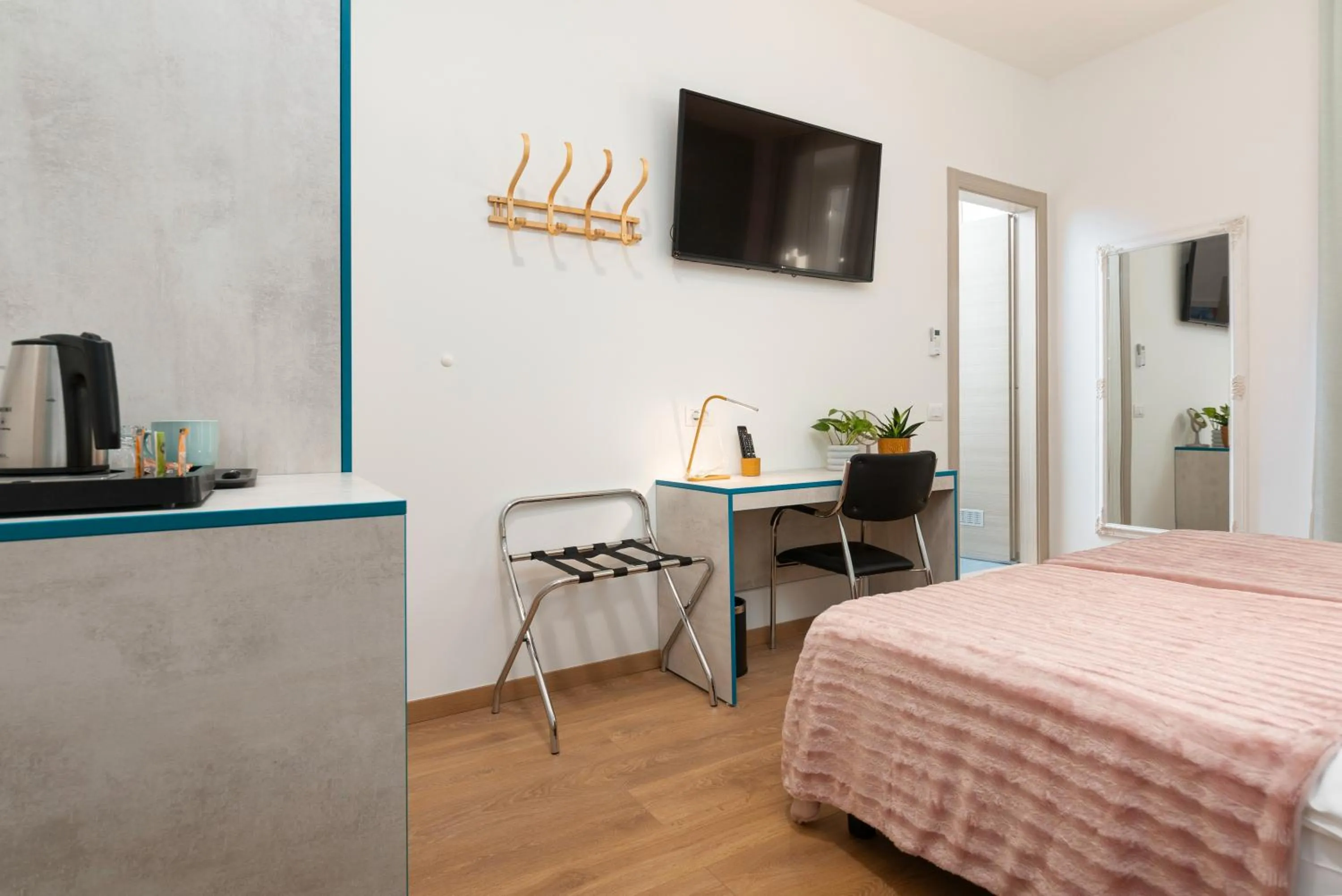 TV and multimedia, Bed in Polesana Rooms