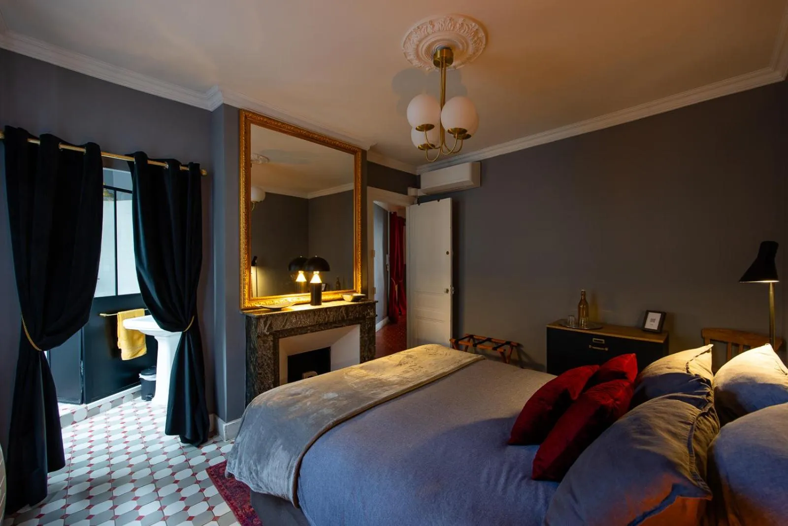 Photo of the whole room, Bed in Casa Roma Montpellier Bed&Breakfast chambres d hôte