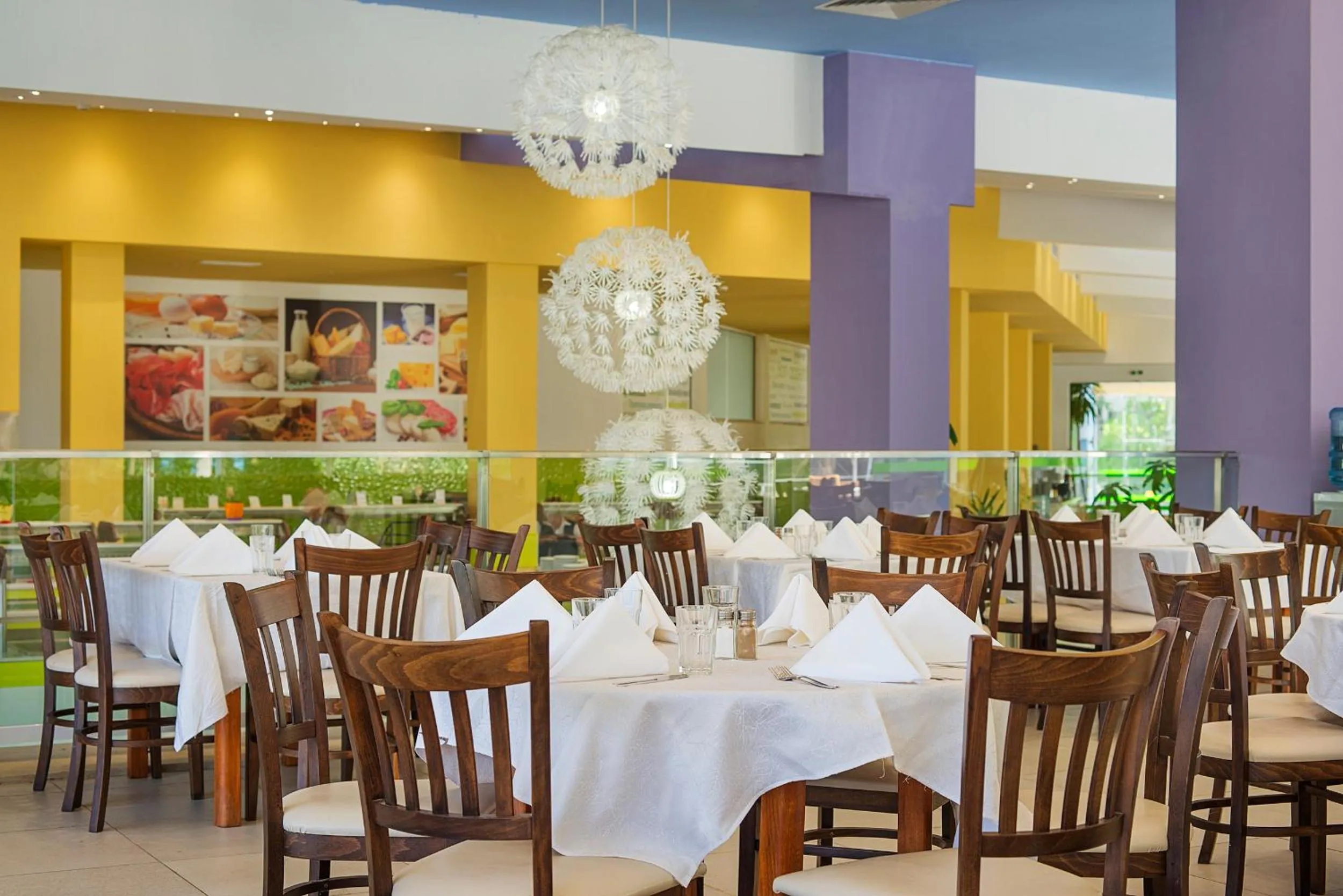 Restaurant/places to eat in Hotel Forest Beach