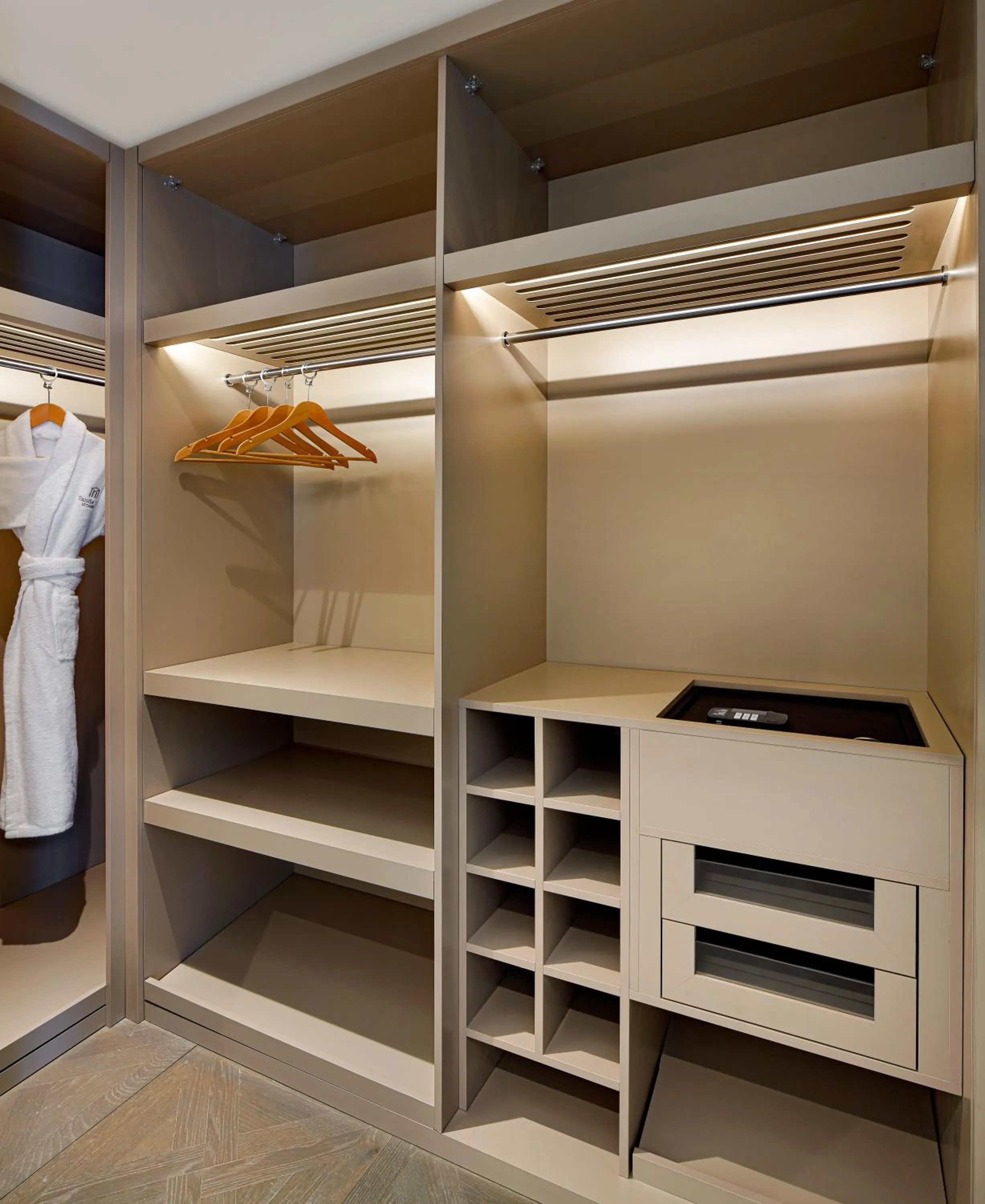 wardrobe in Wanda Vista Istanbul