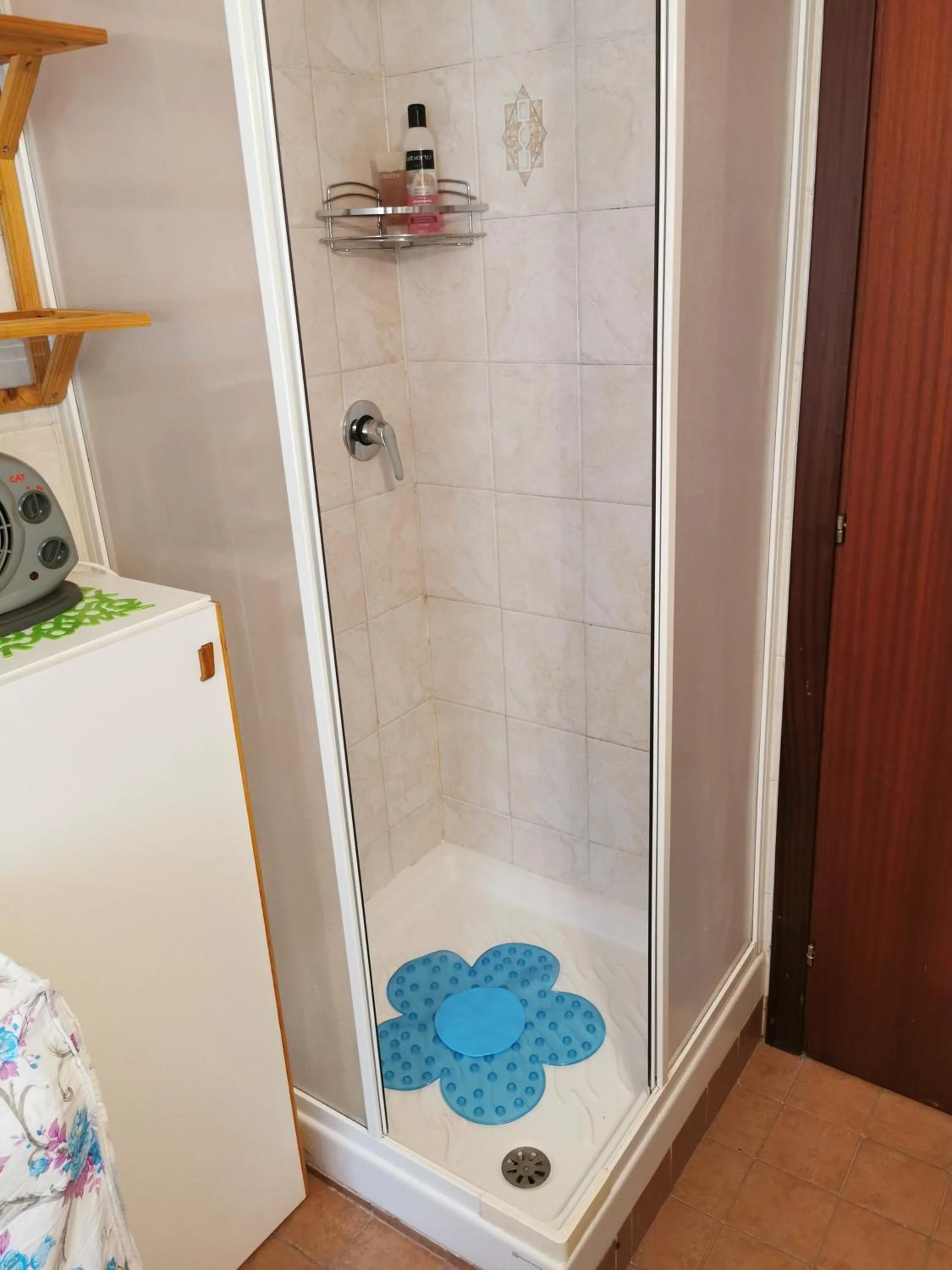 Bathroom in Alloggio turistico Id 14737 La mansarda Free Parking, wi-fi