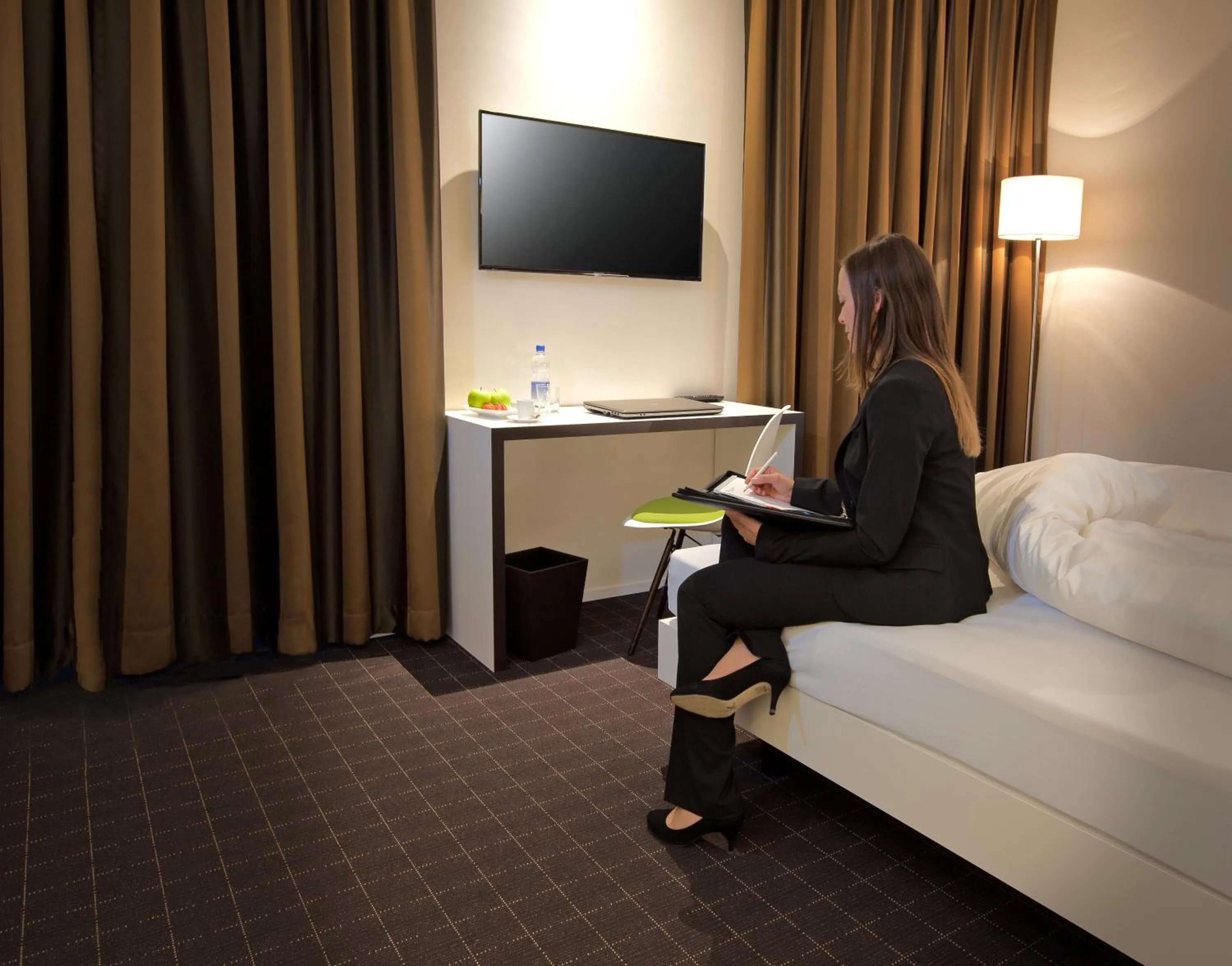 Photo of the whole room, Bed in b-smart motel Sevelen