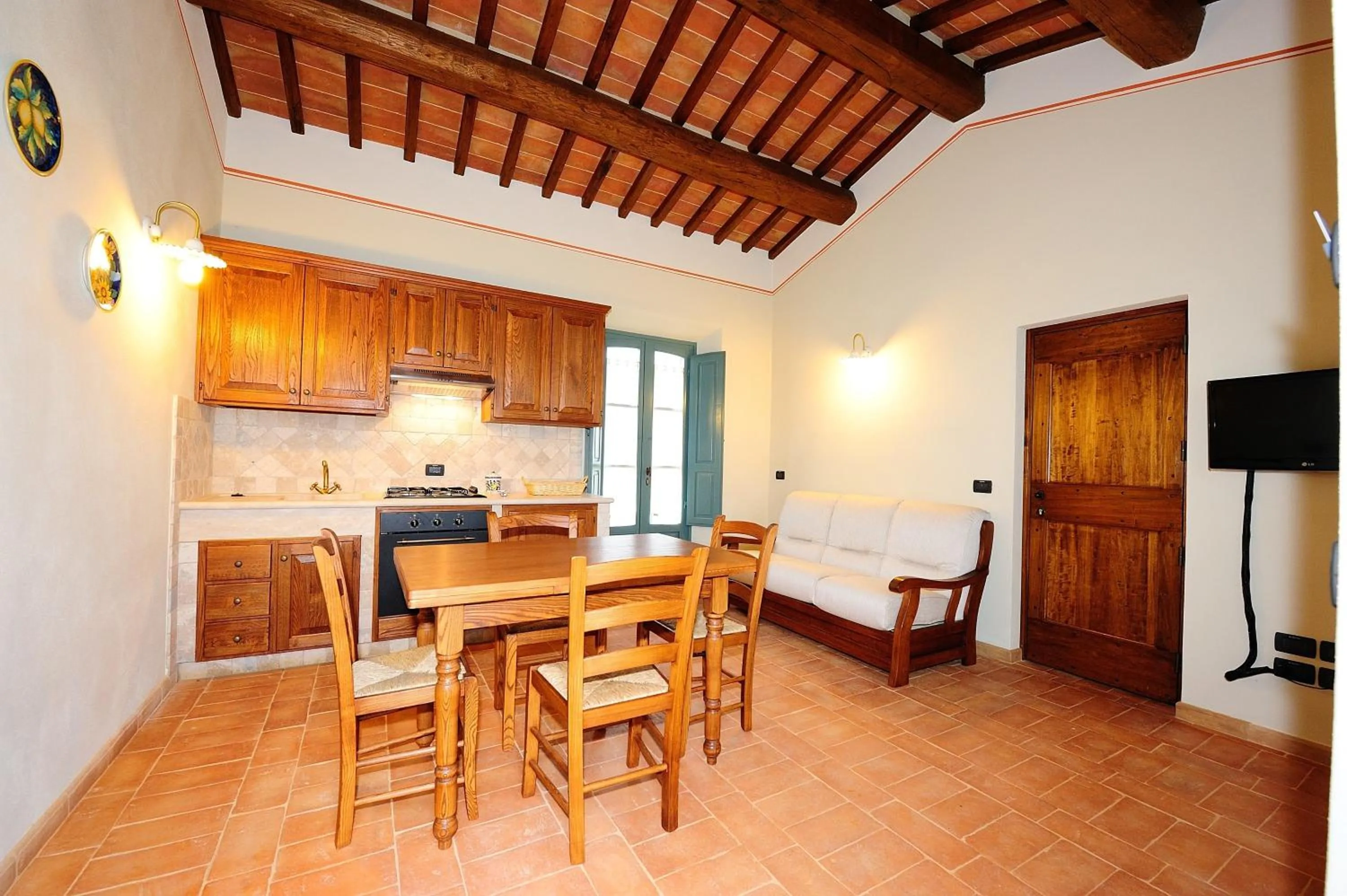 Kitchen or kitchenette in Casa Vacanze La Fiorita