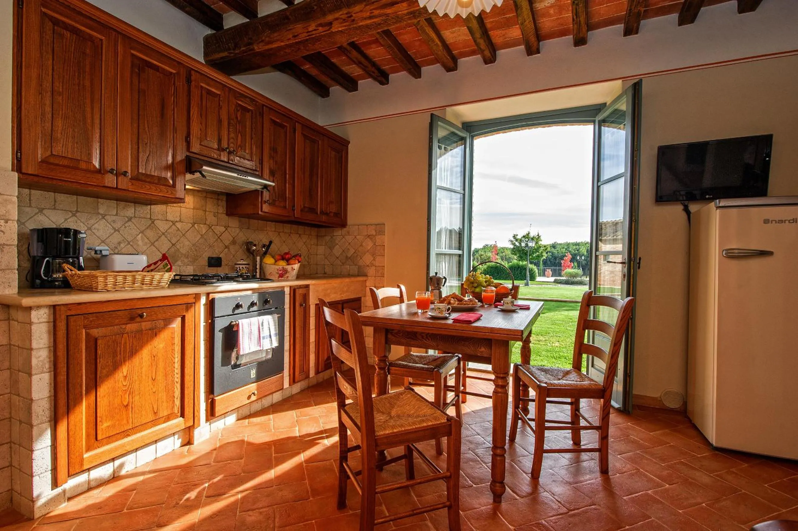 Kitchen or kitchenette in Casa Vacanze La Fiorita
