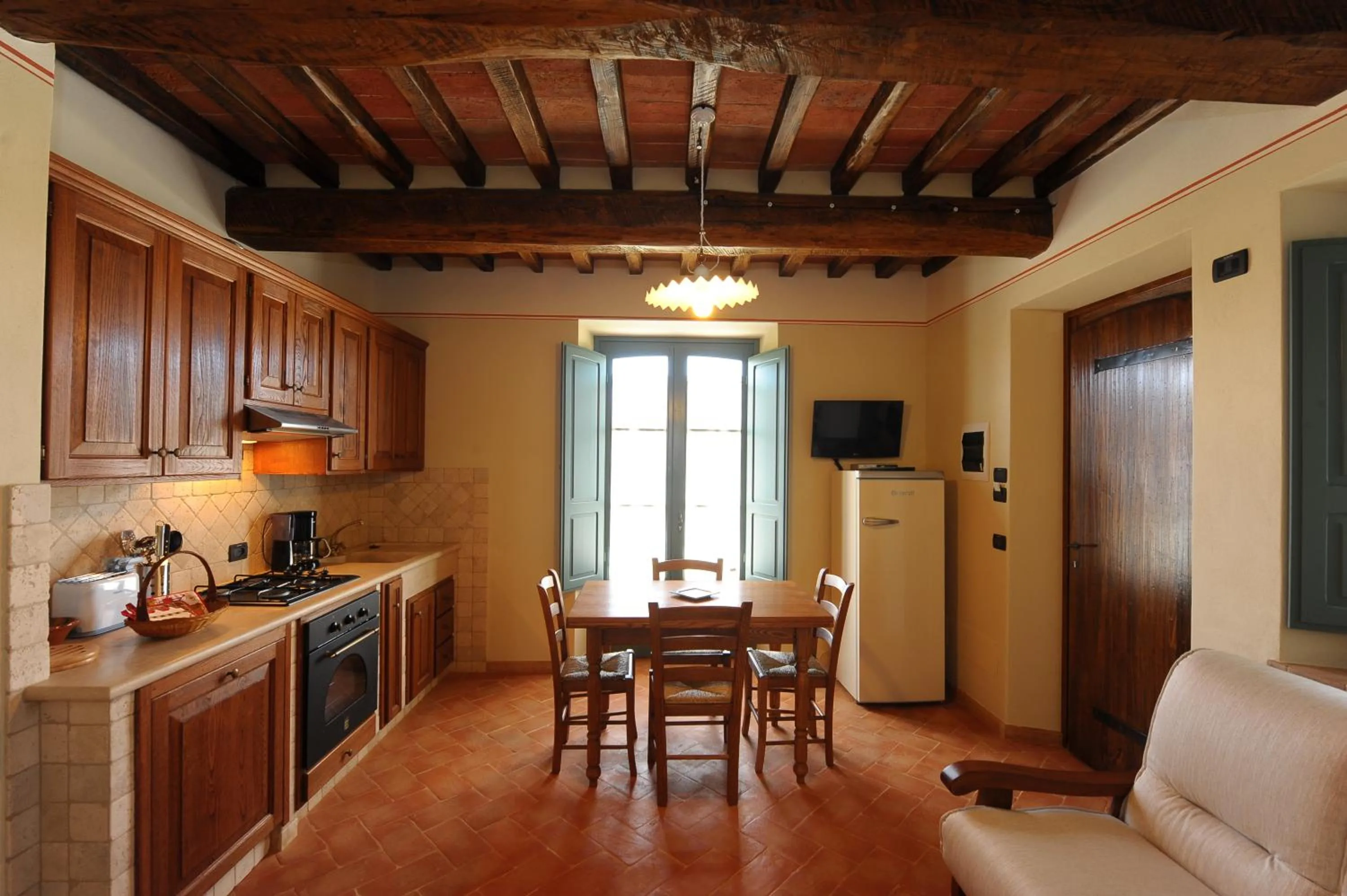 Kitchen or kitchenette in Casa Vacanze La Fiorita