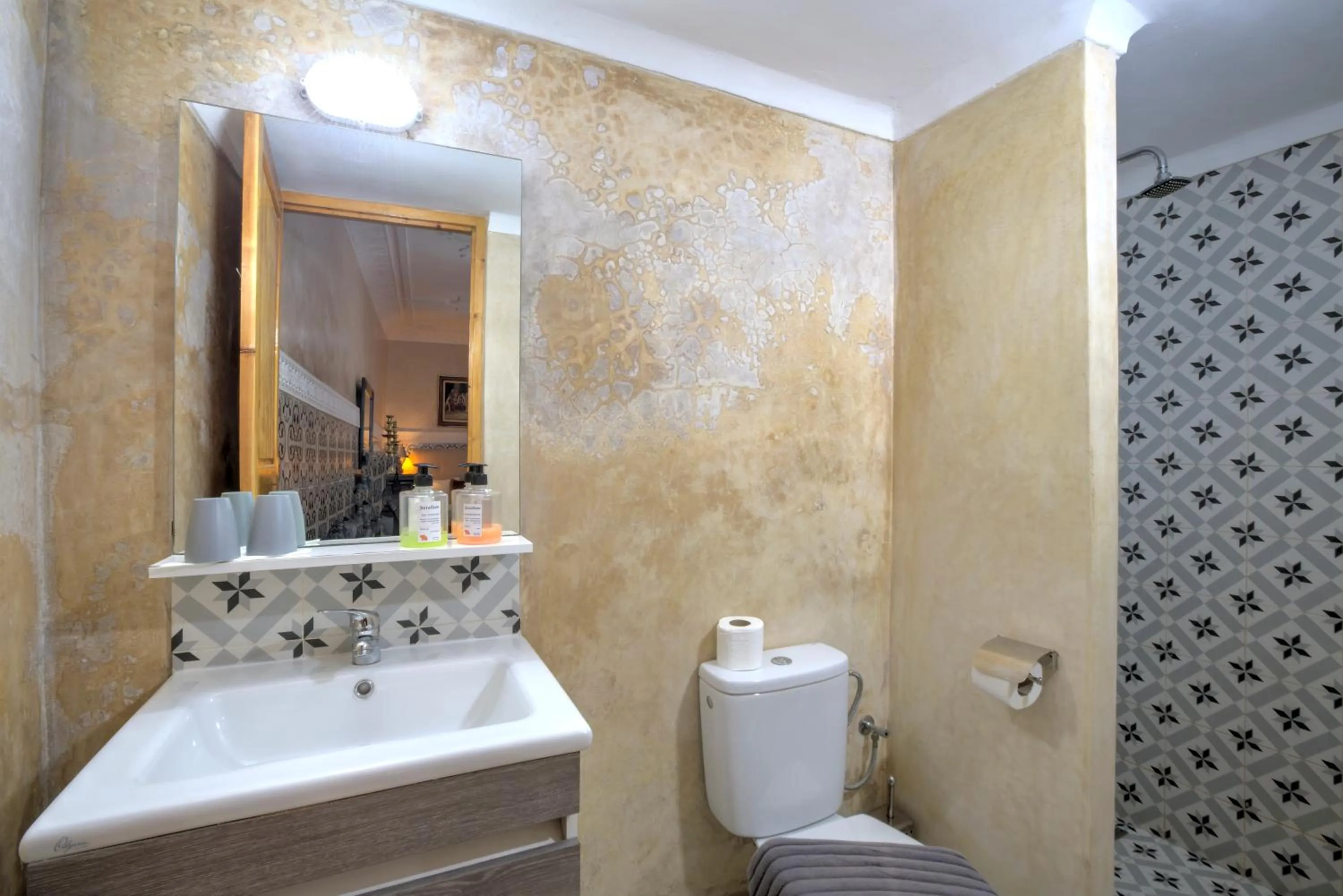 Shower in Riad Inaka