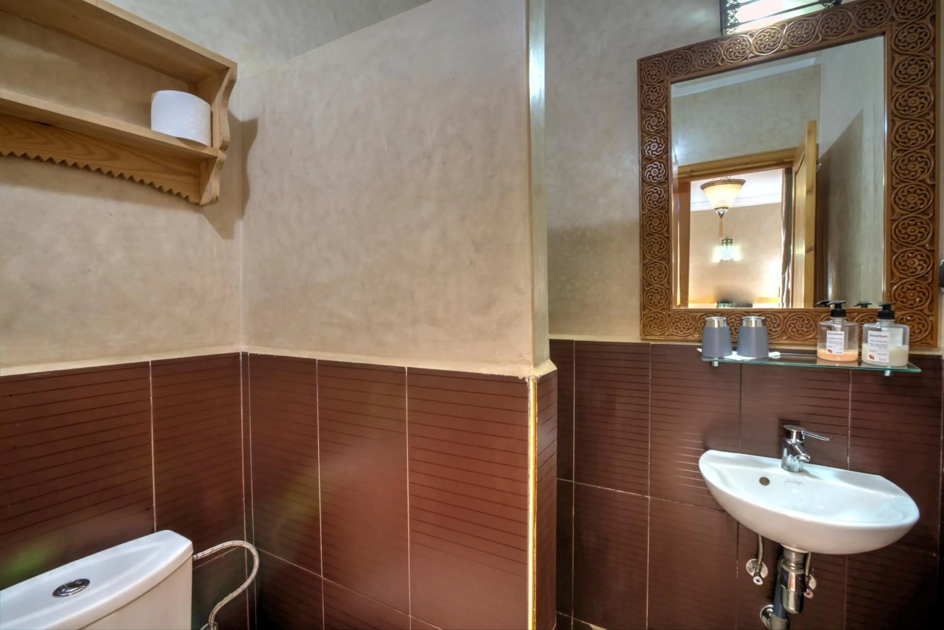 Shower in Riad Inaka