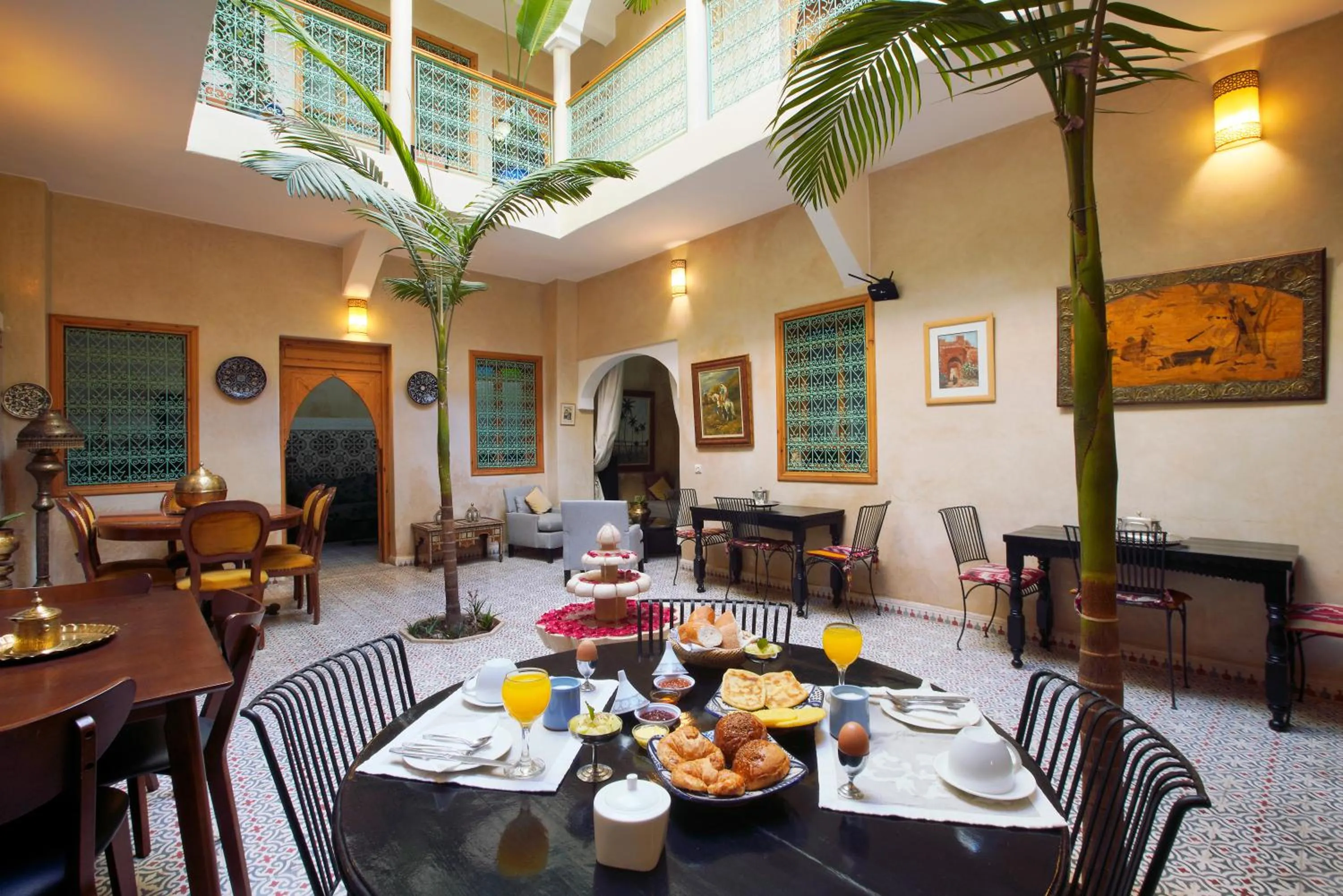 Restaurant/places to eat in Riad Inaka
