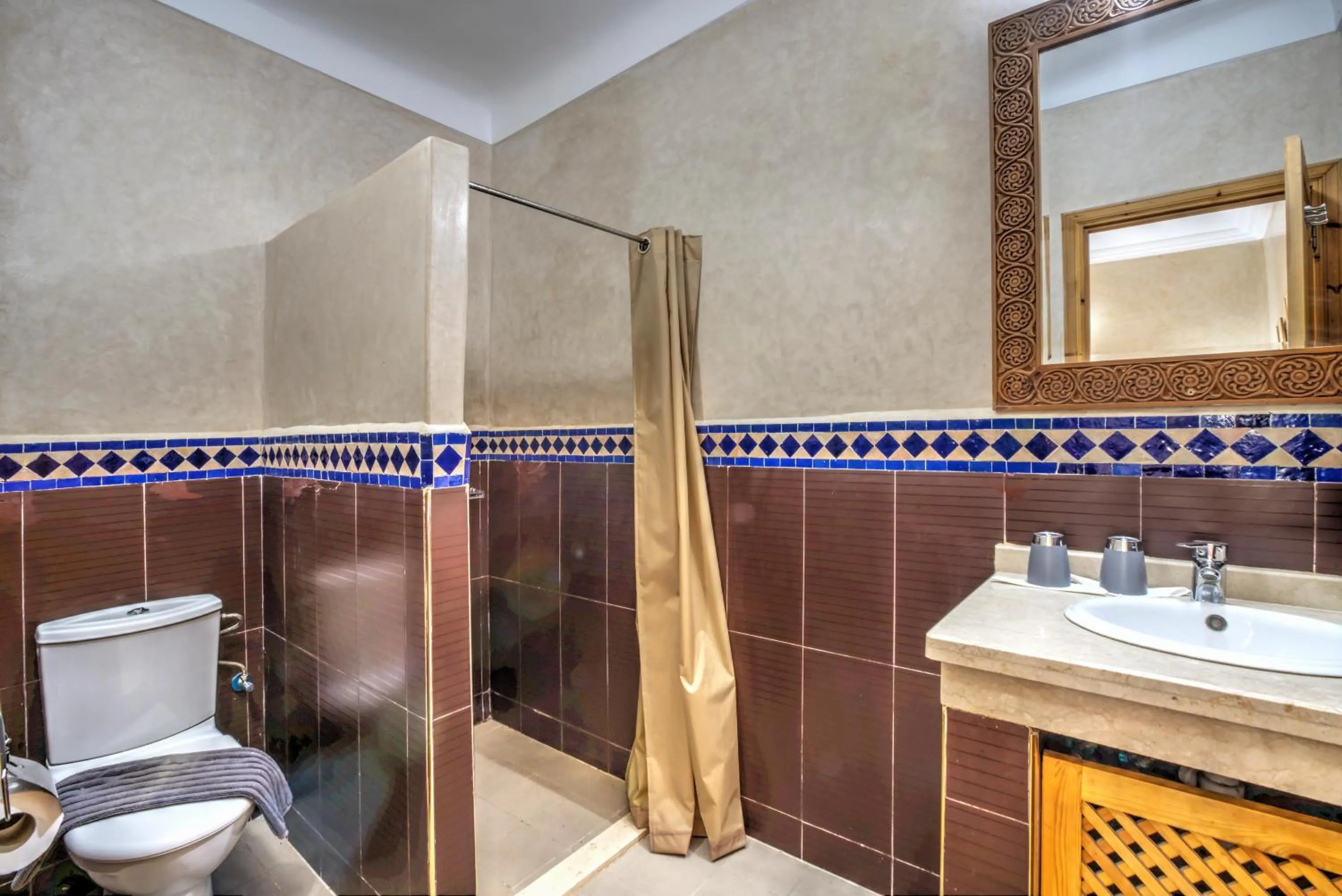 Shower in Riad Inaka