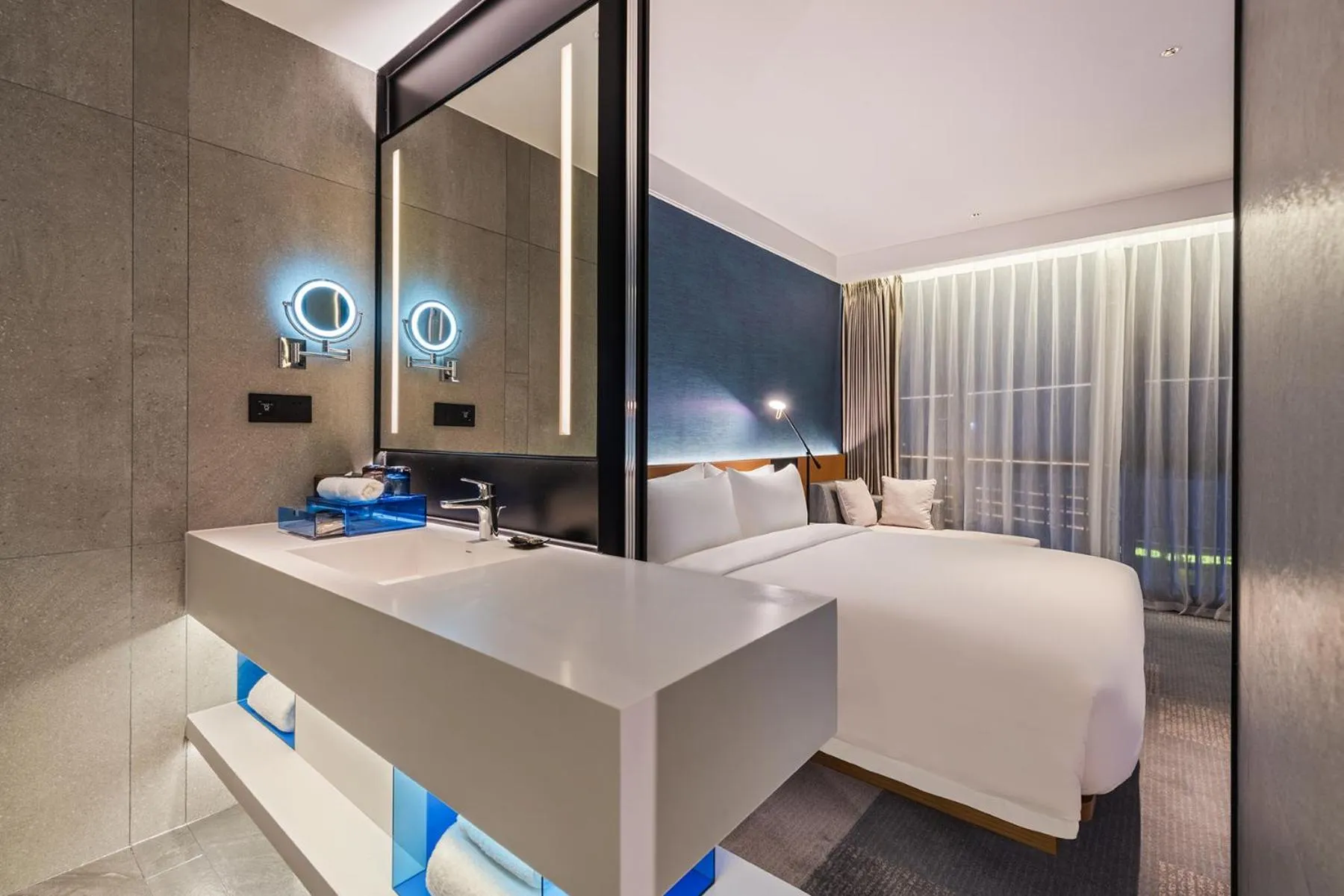 Bathroom, Bed in Novotel Dongguan Songshan