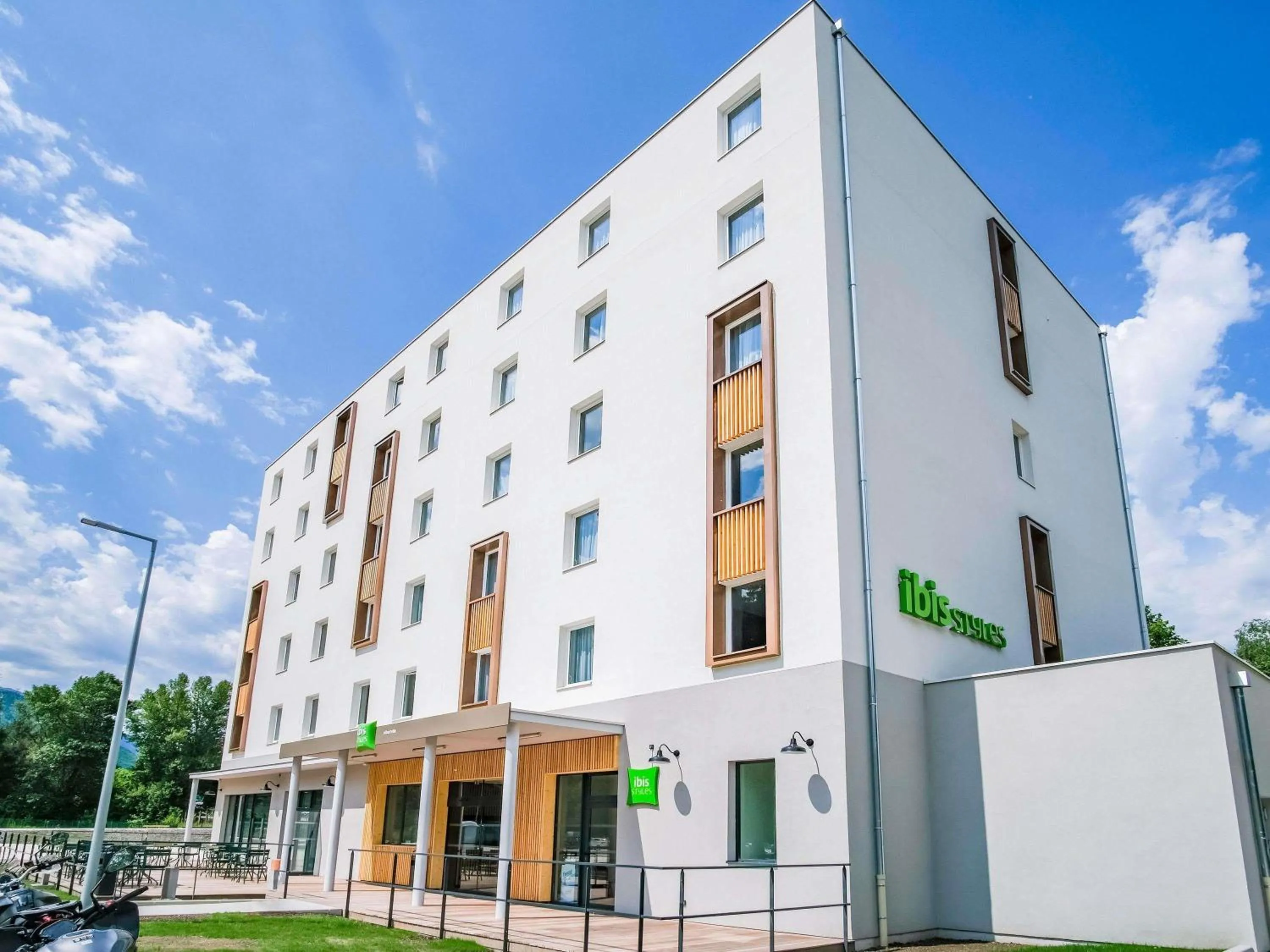 Property building in ibis Styles Albertville