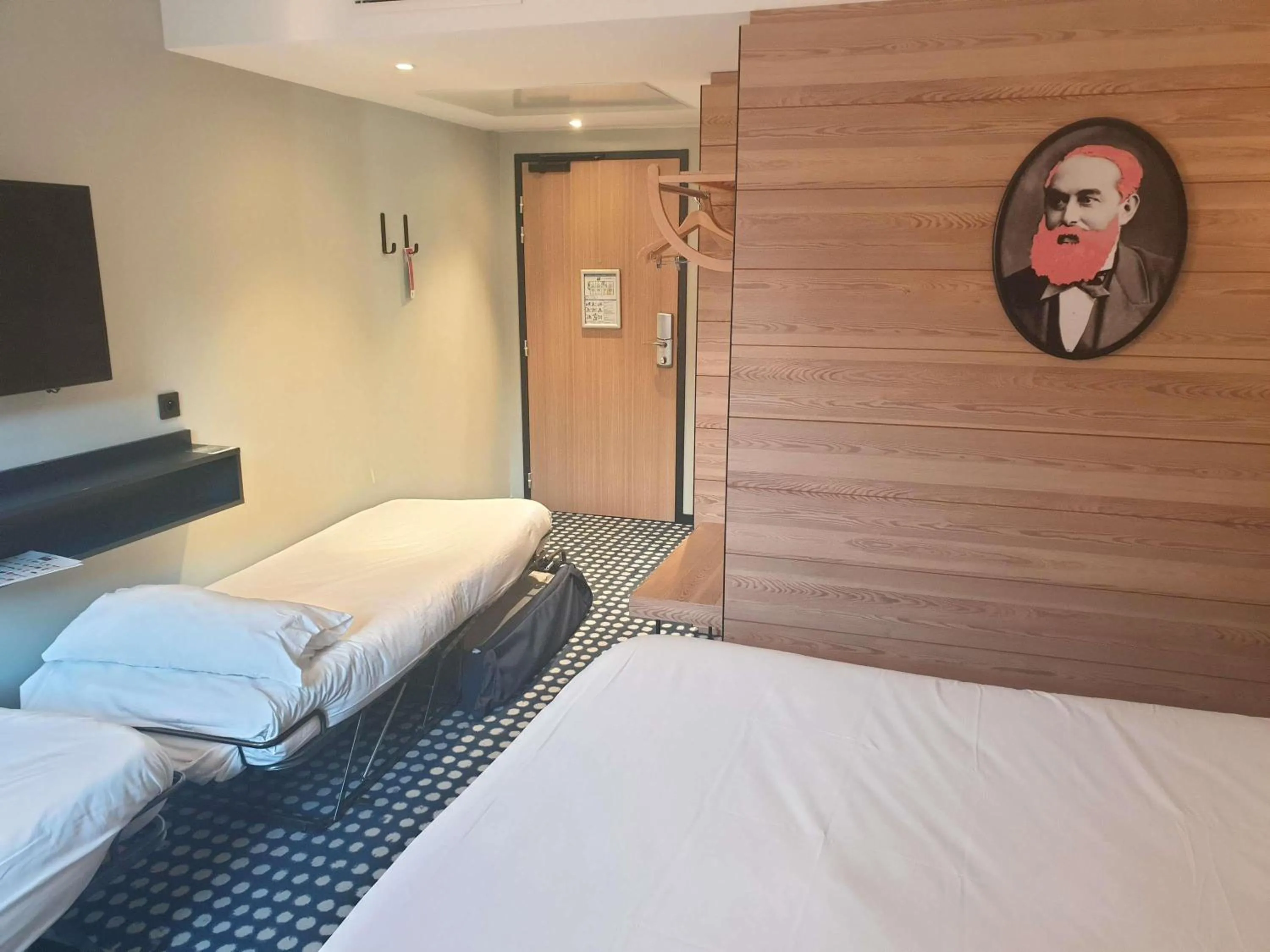 Bedroom, Bed in ibis Styles Albertville