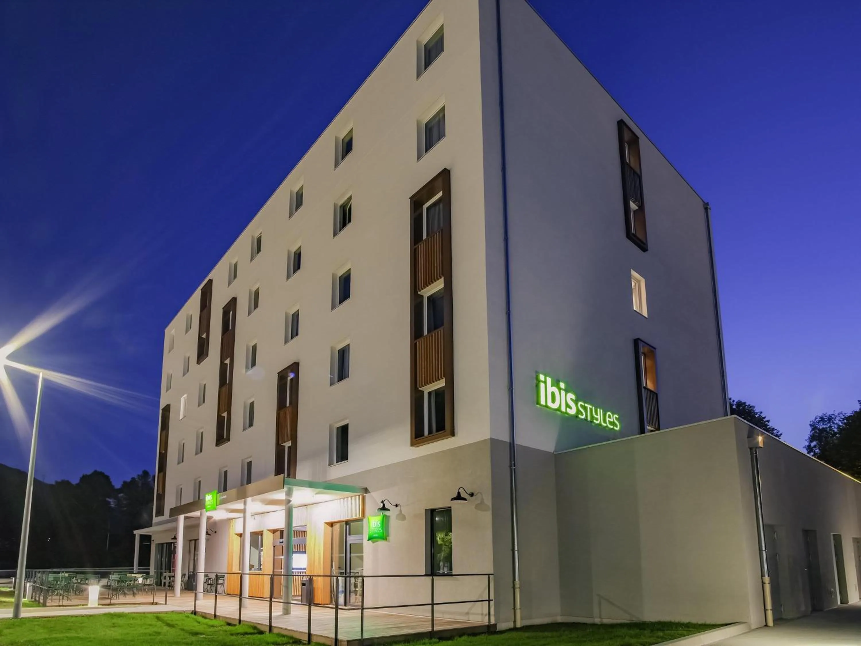 Property building in ibis Styles Albertville