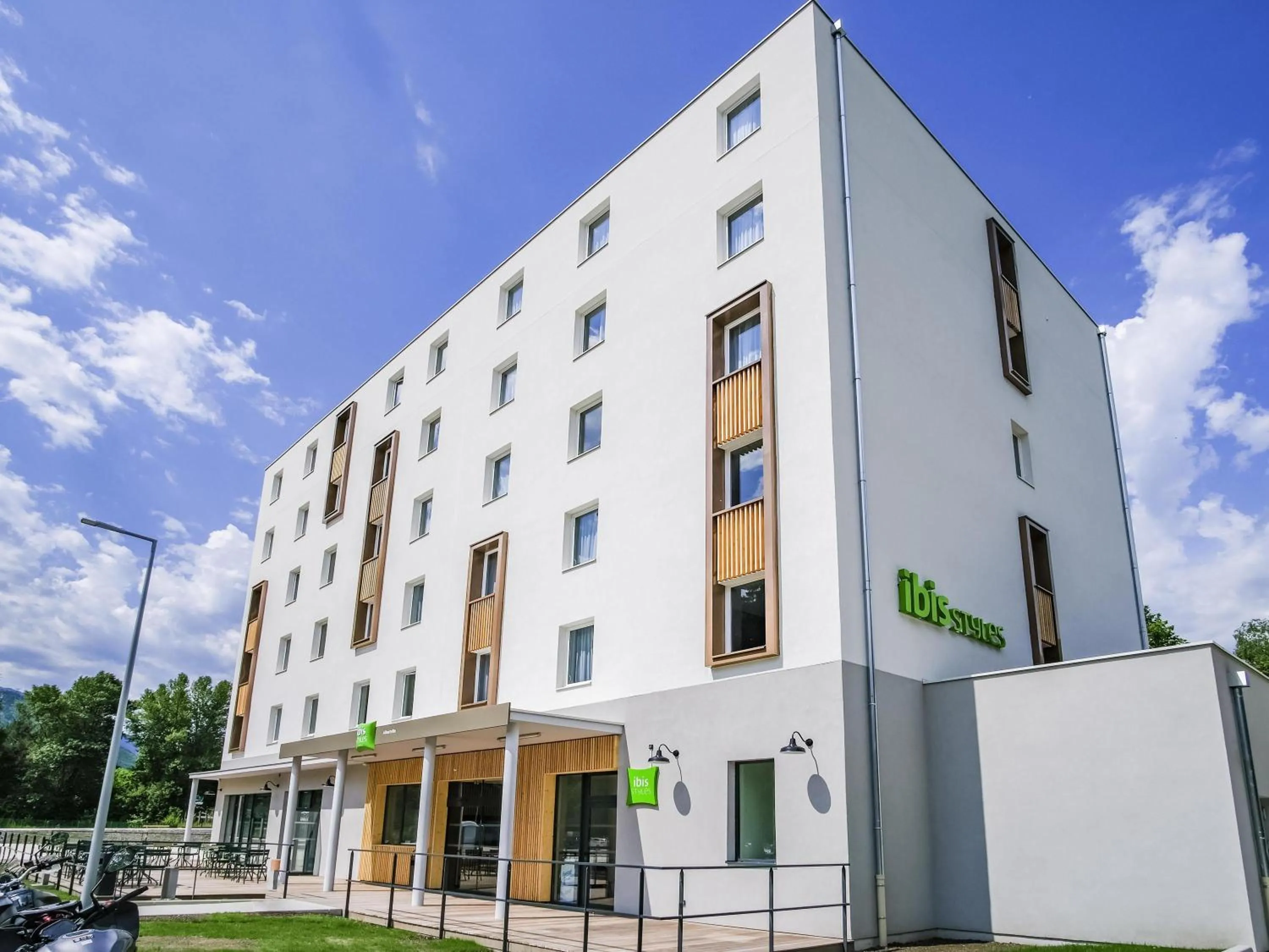 Property building in ibis Styles Albertville