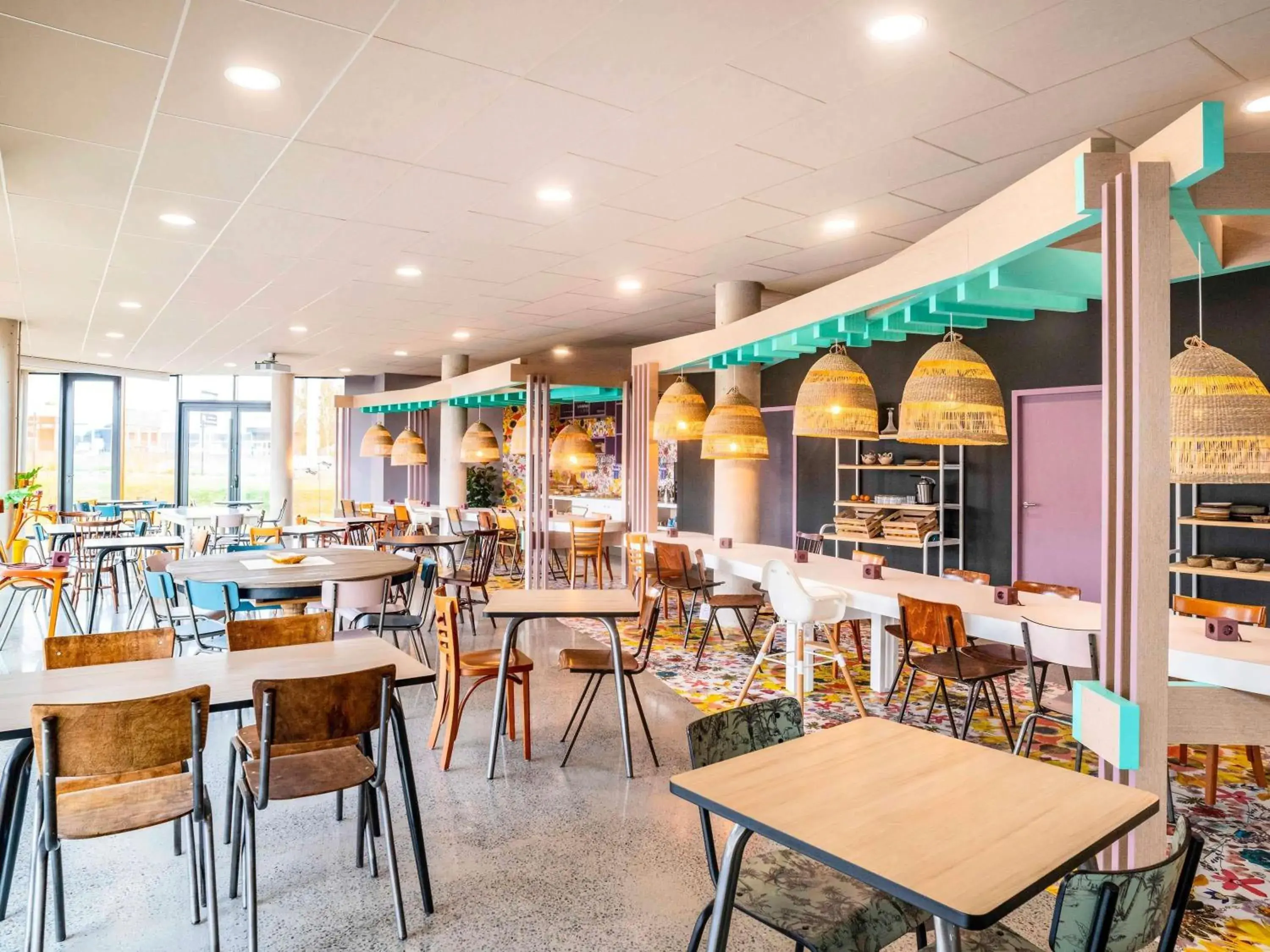 Property building in greet Hotel Rennes Pace Property building in greet Hotel Rennes Pace