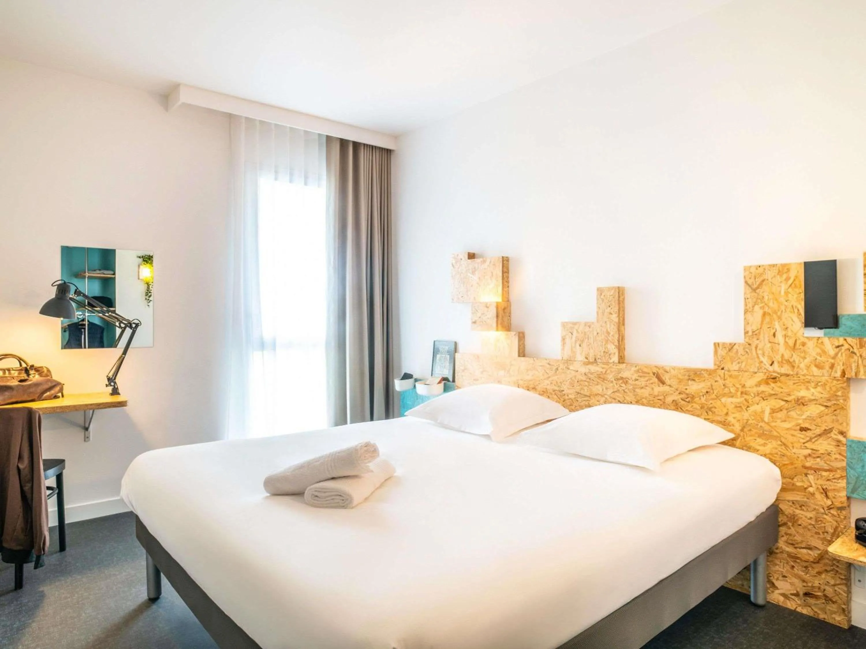 Bedroom, Bed in greet Hotel Rennes Pace