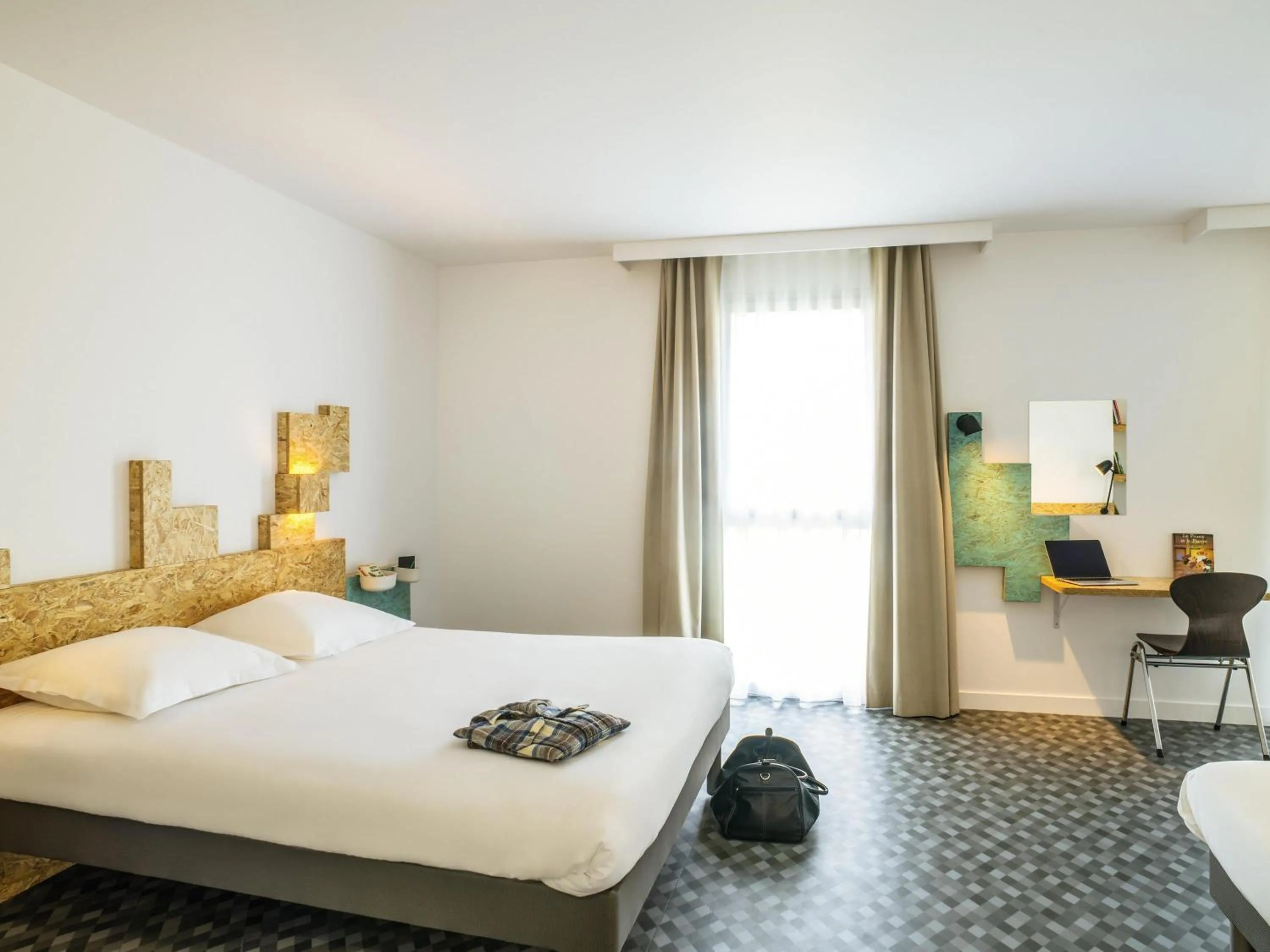 Bedroom, Bed in greet Hotel Rennes Pace