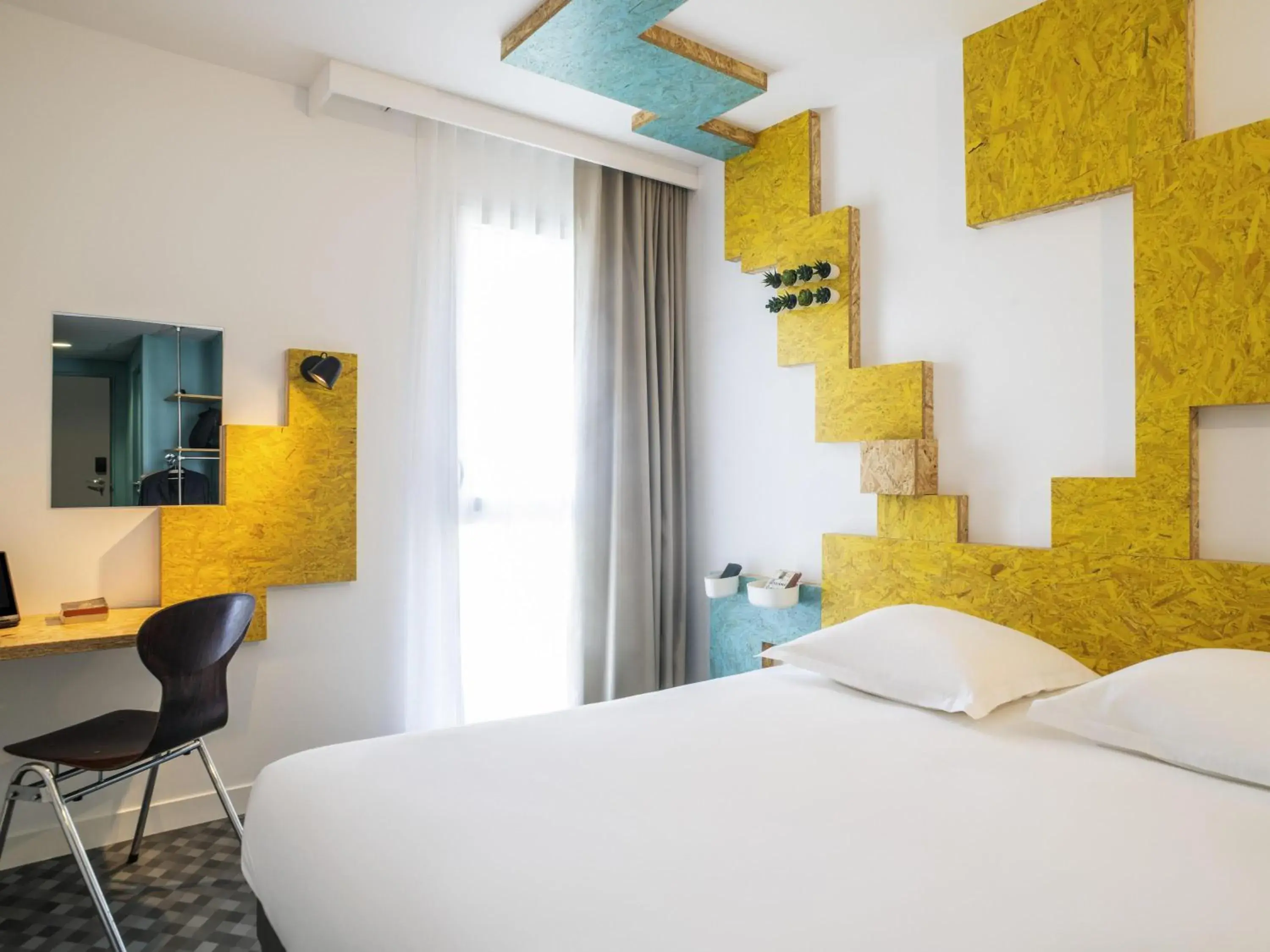 Bedroom, Bed in greet Hotel Rennes Pace Bedroom, Bed in greet Hotel Rennes Pace