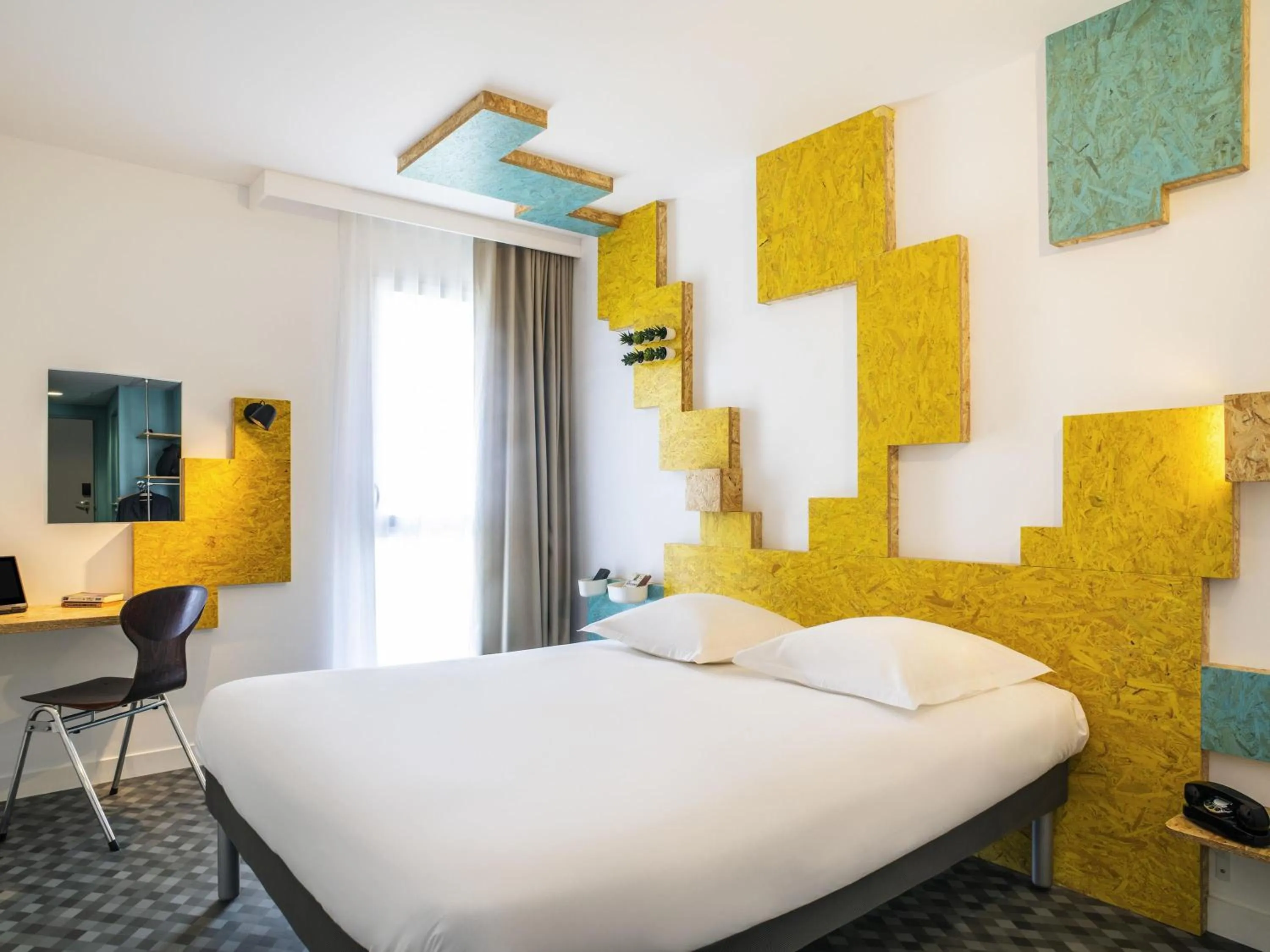 Bedroom, Bed in greet Hotel Rennes Pace