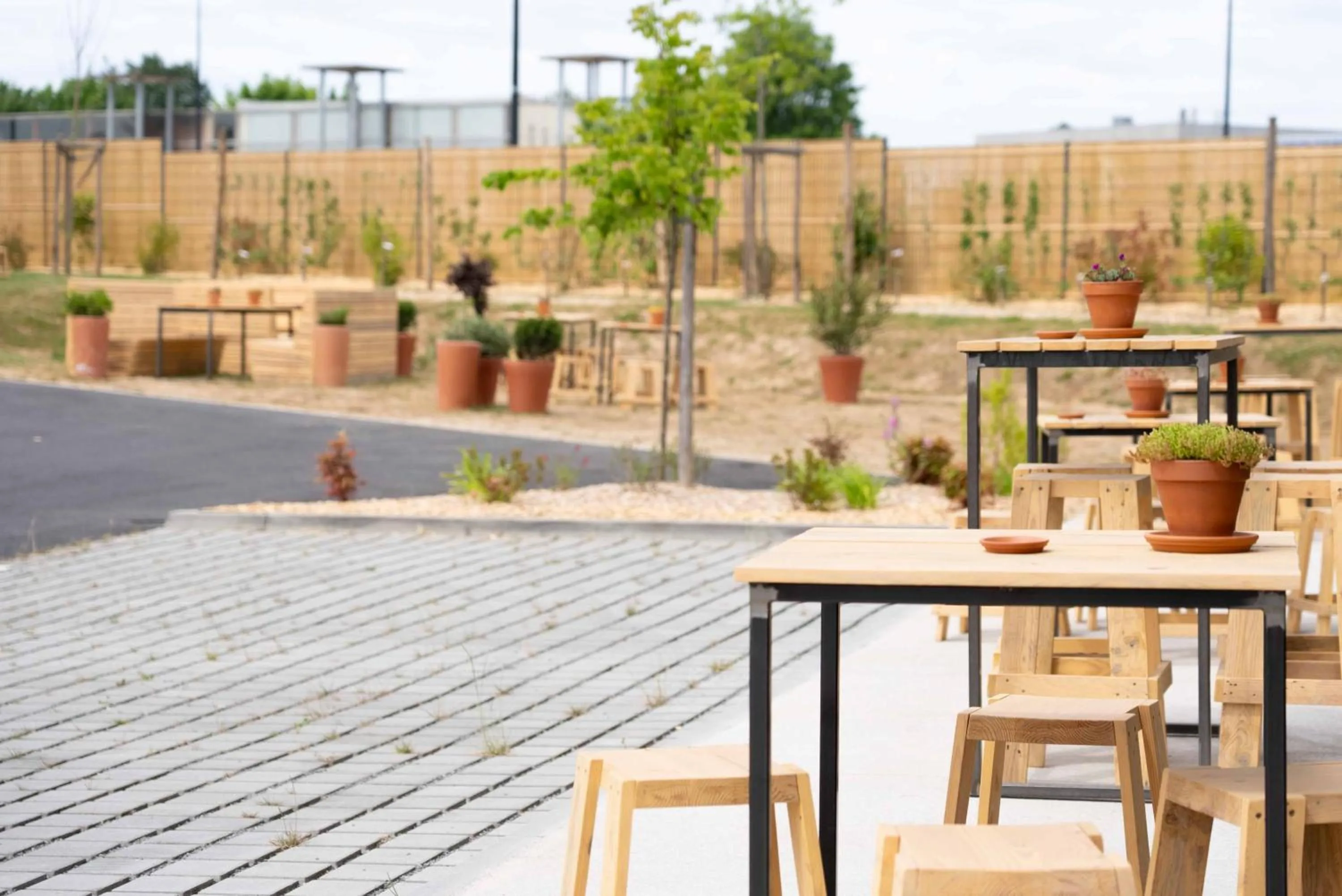 Patio in greet Hotel Rennes Pace