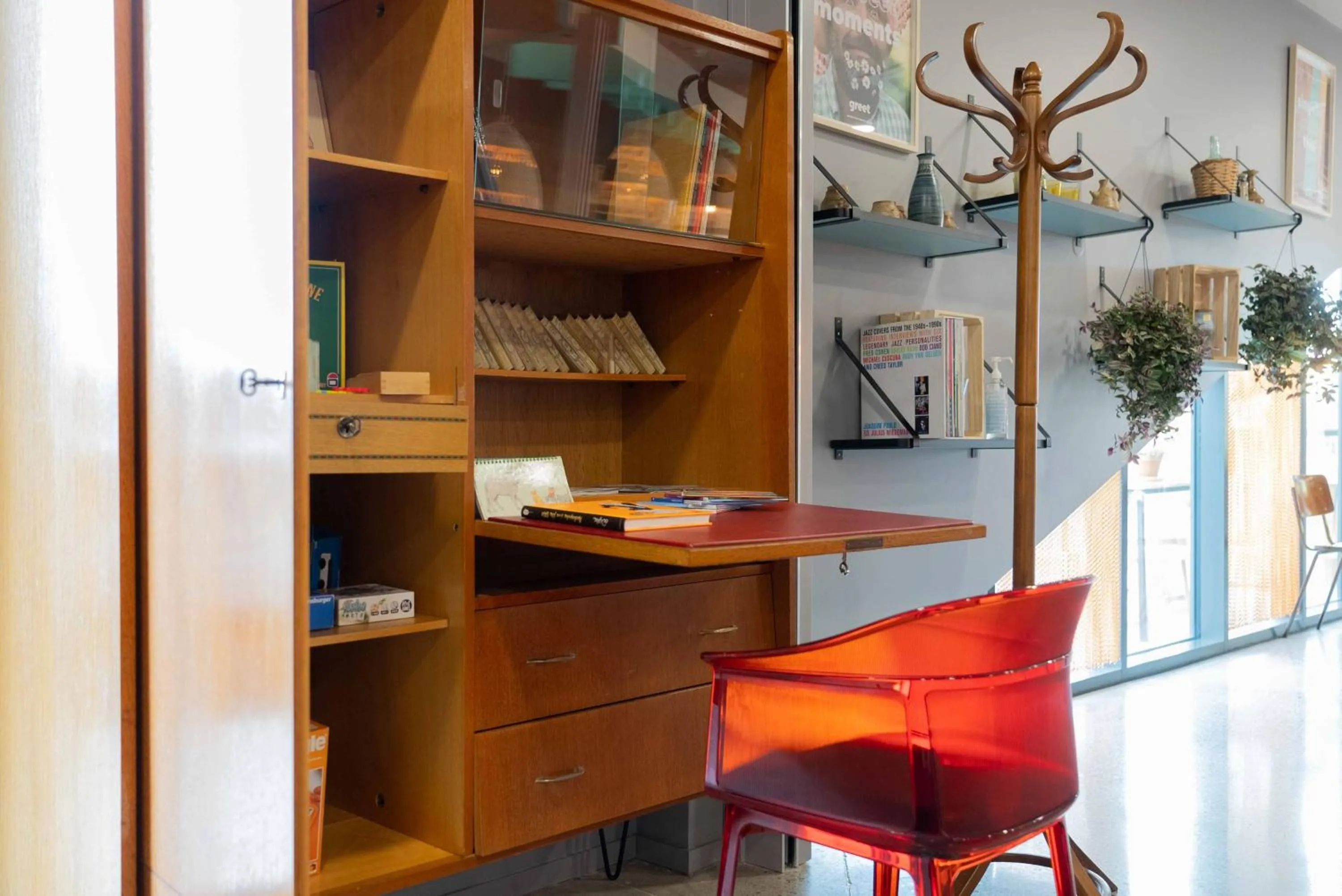 Library in greet Hotel Rennes Pace