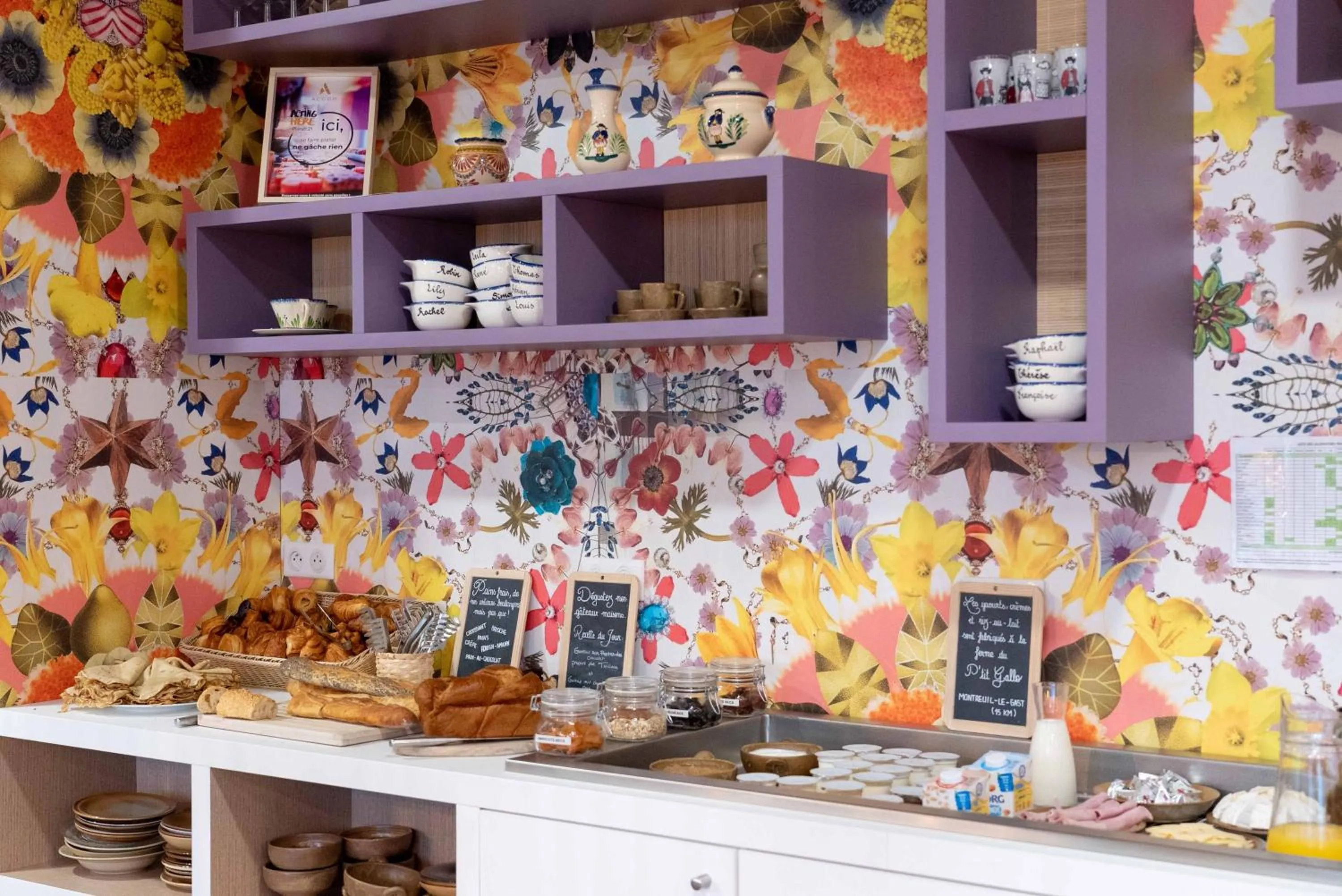 Food and drinks in greet Hotel Rennes Pace