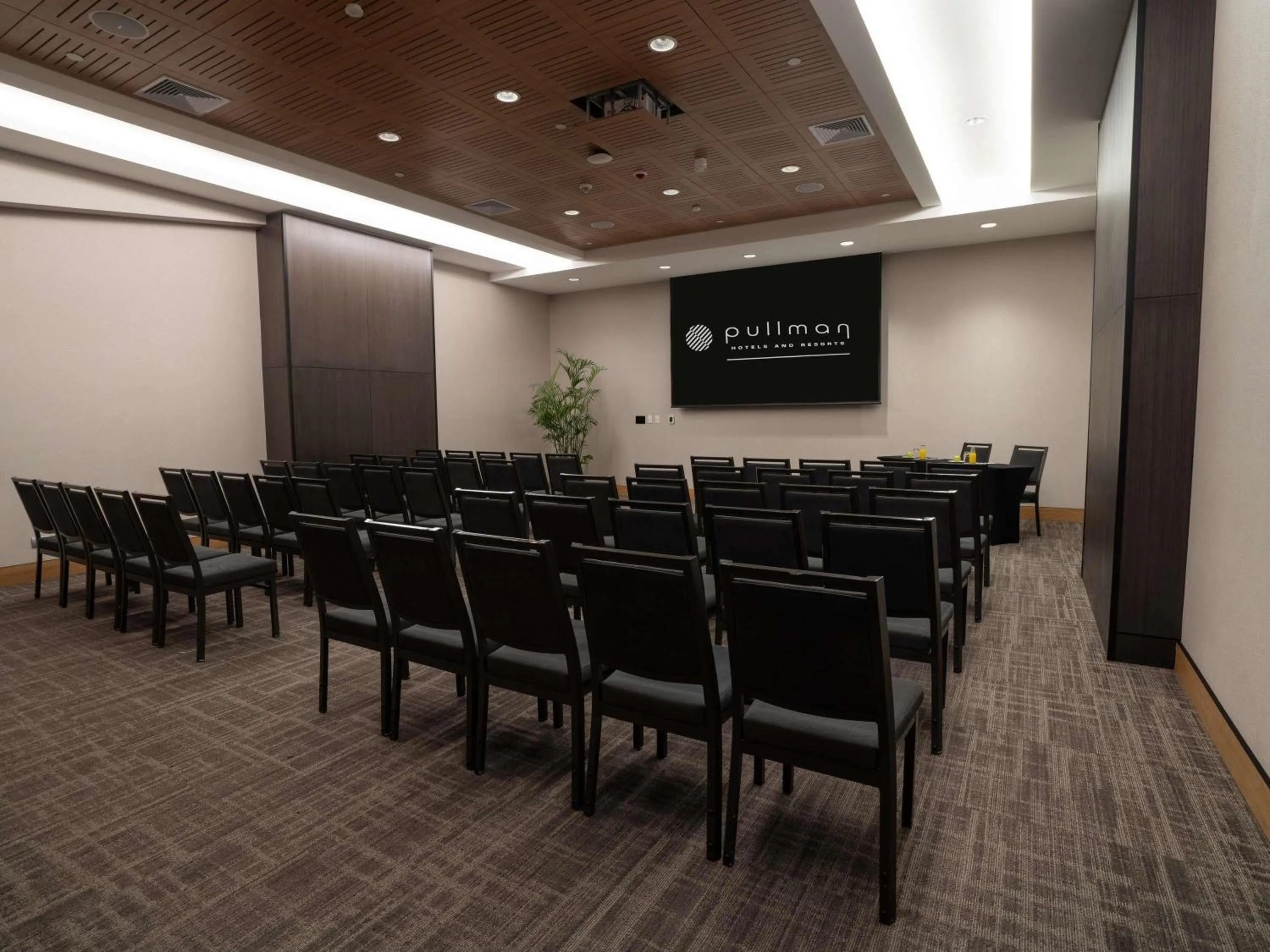 Meeting/conference room in Pullman Lima Miraflores