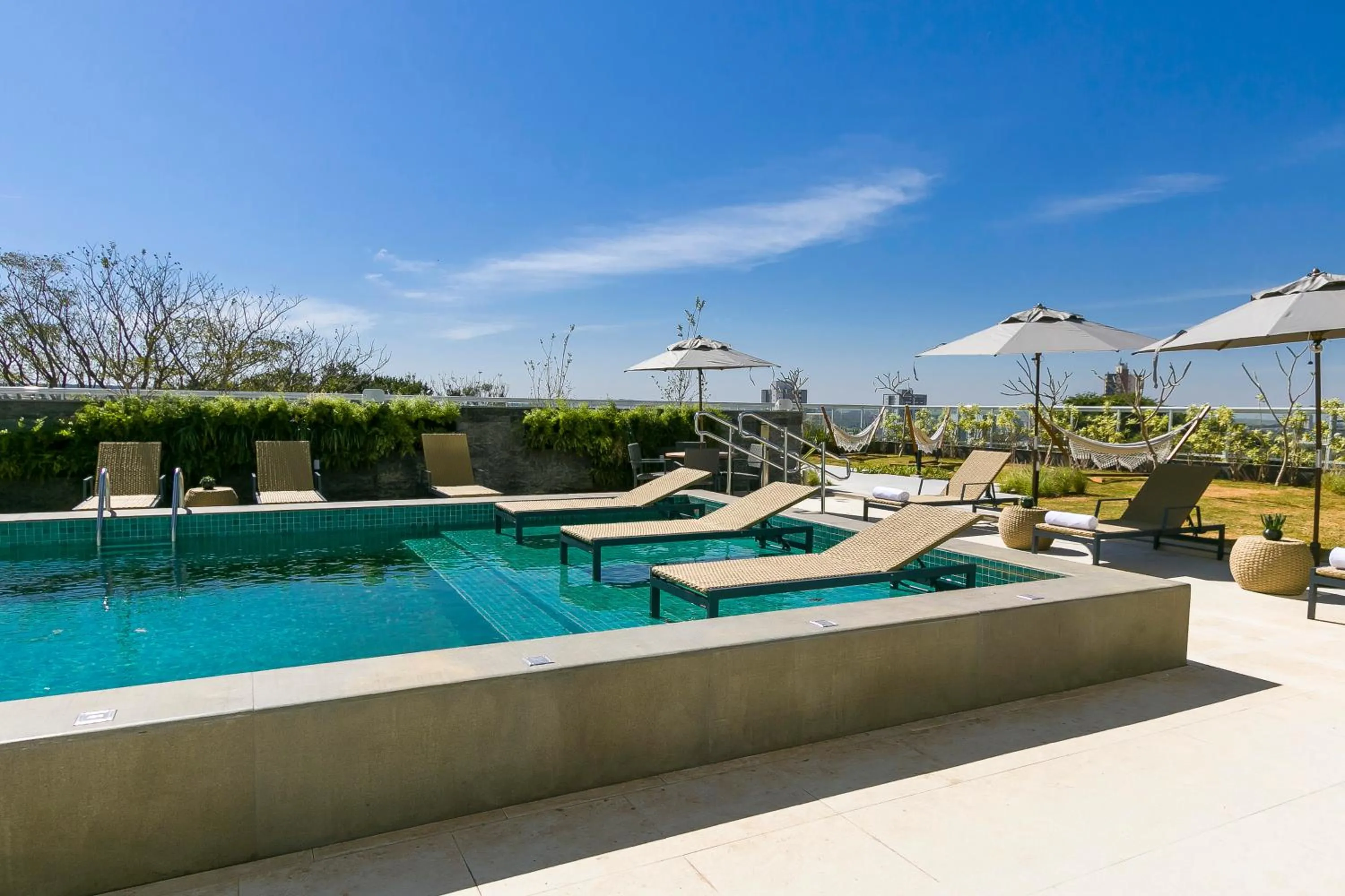 Swimming pool in Novotel Lencois Paulista